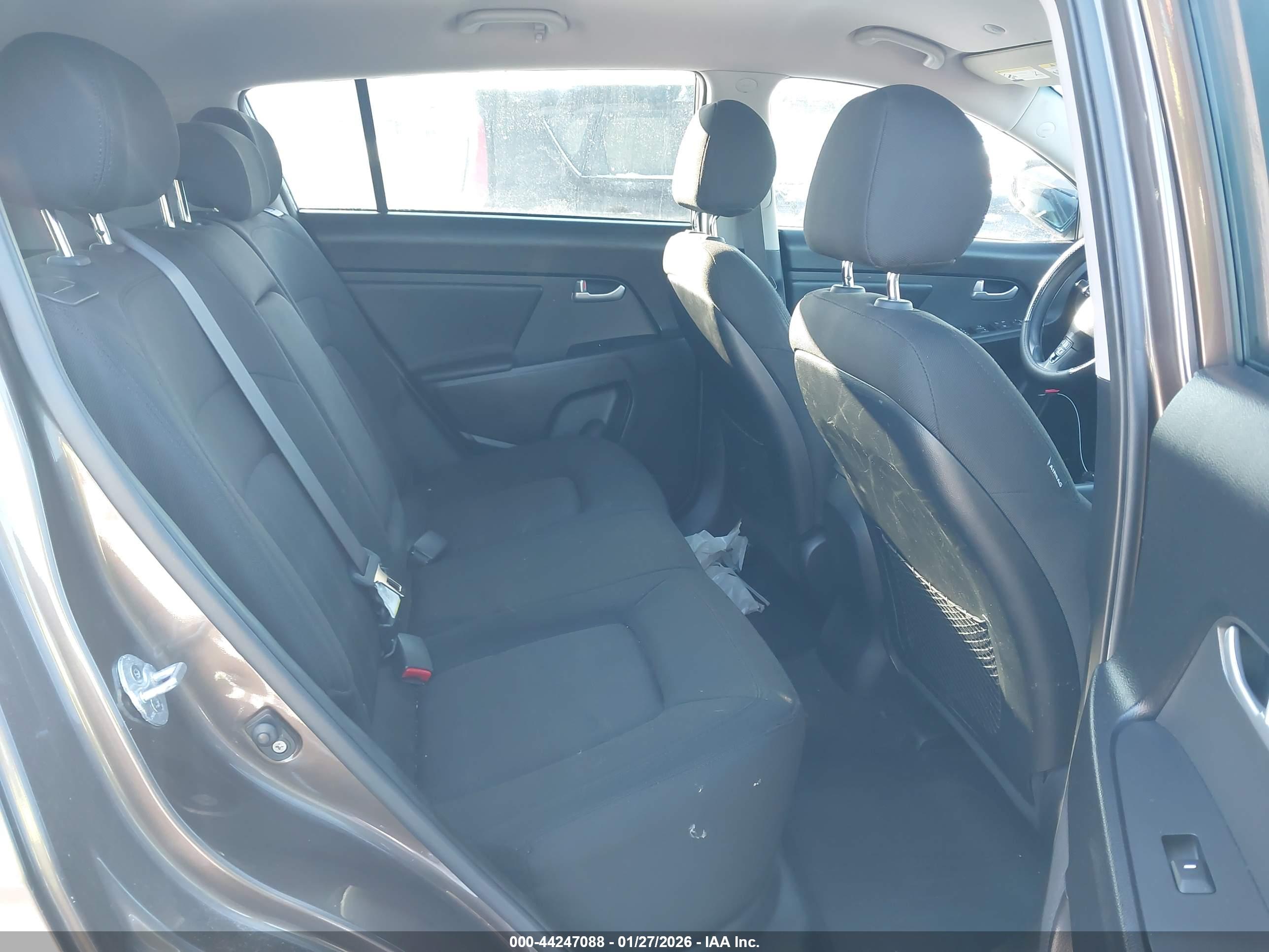 KIA SPORTAGE image 8