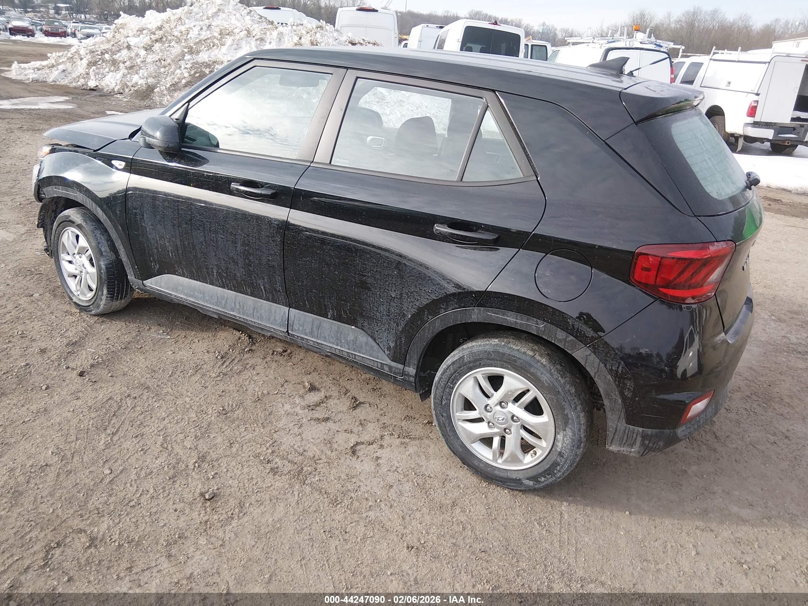 HYUNDAI VENUE image 3