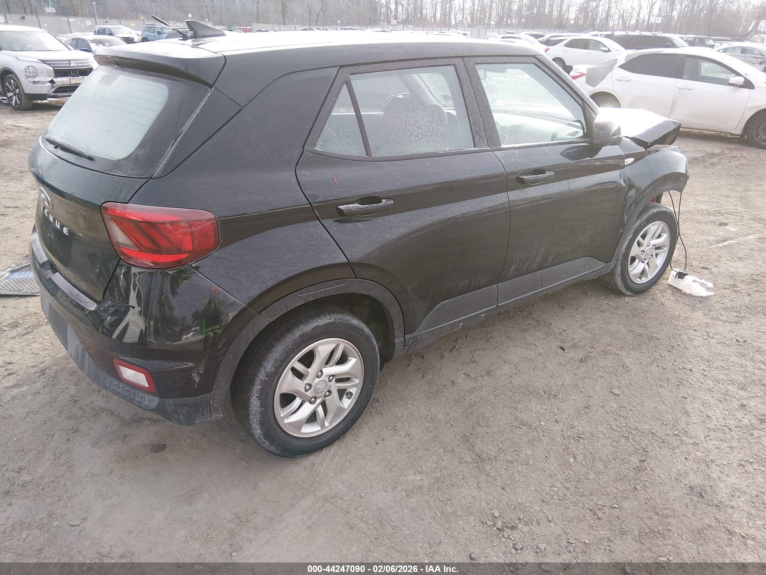 HYUNDAI VENUE image 4