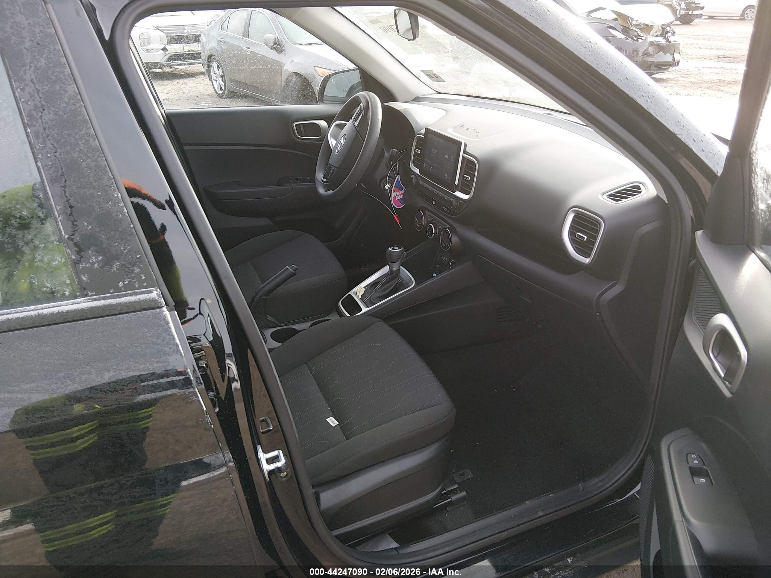 HYUNDAI VENUE image 5