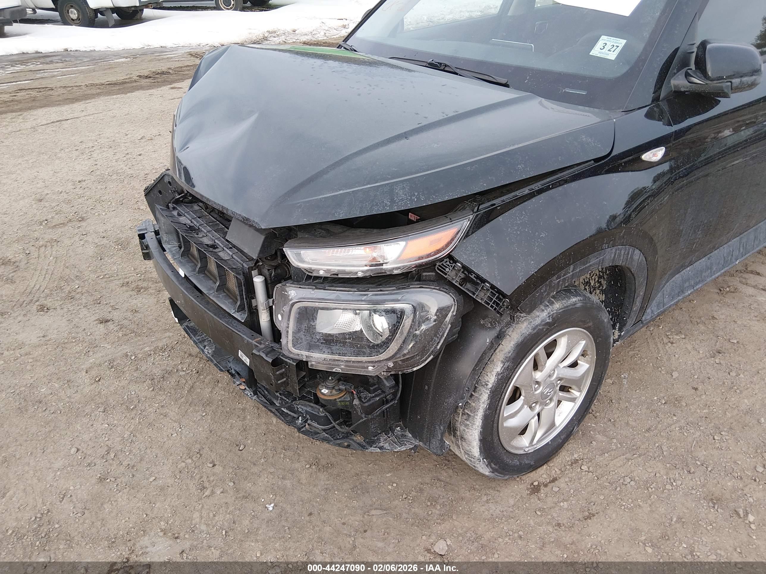 HYUNDAI VENUE image 6