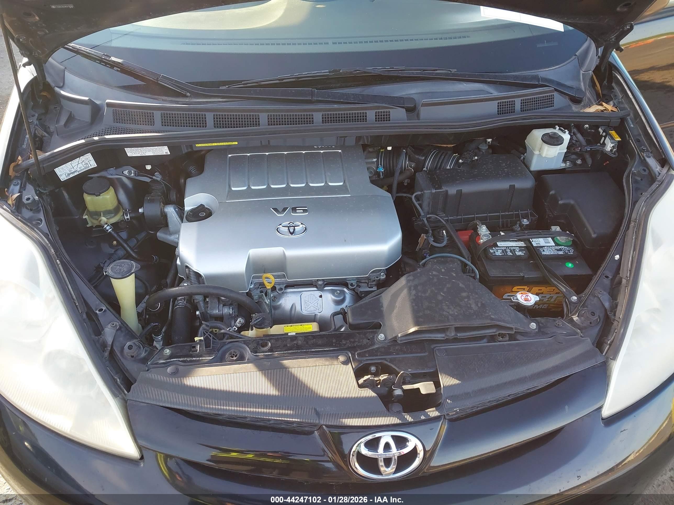 TOYOTA SIENNA image 10