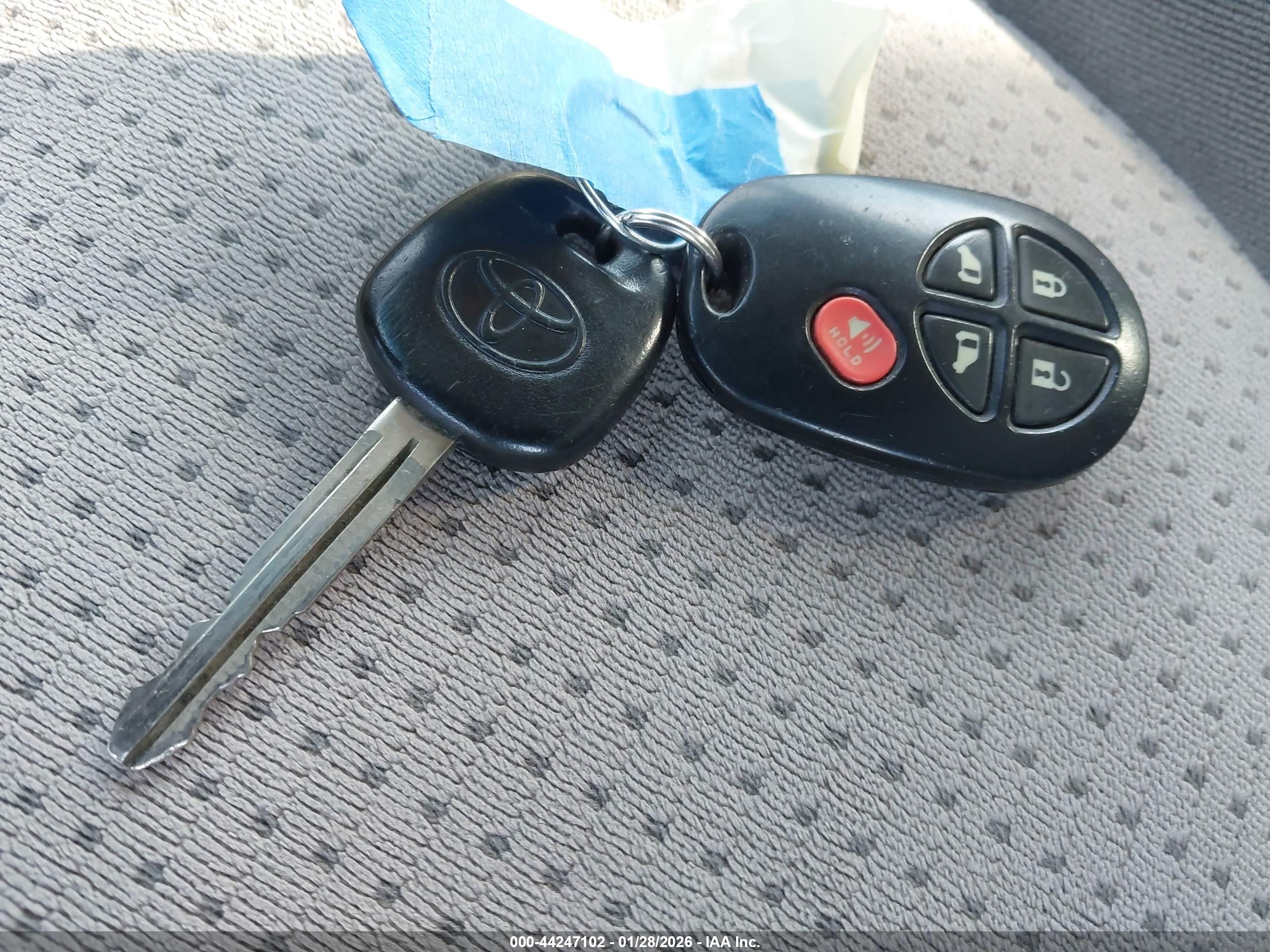TOYOTA SIENNA image 11