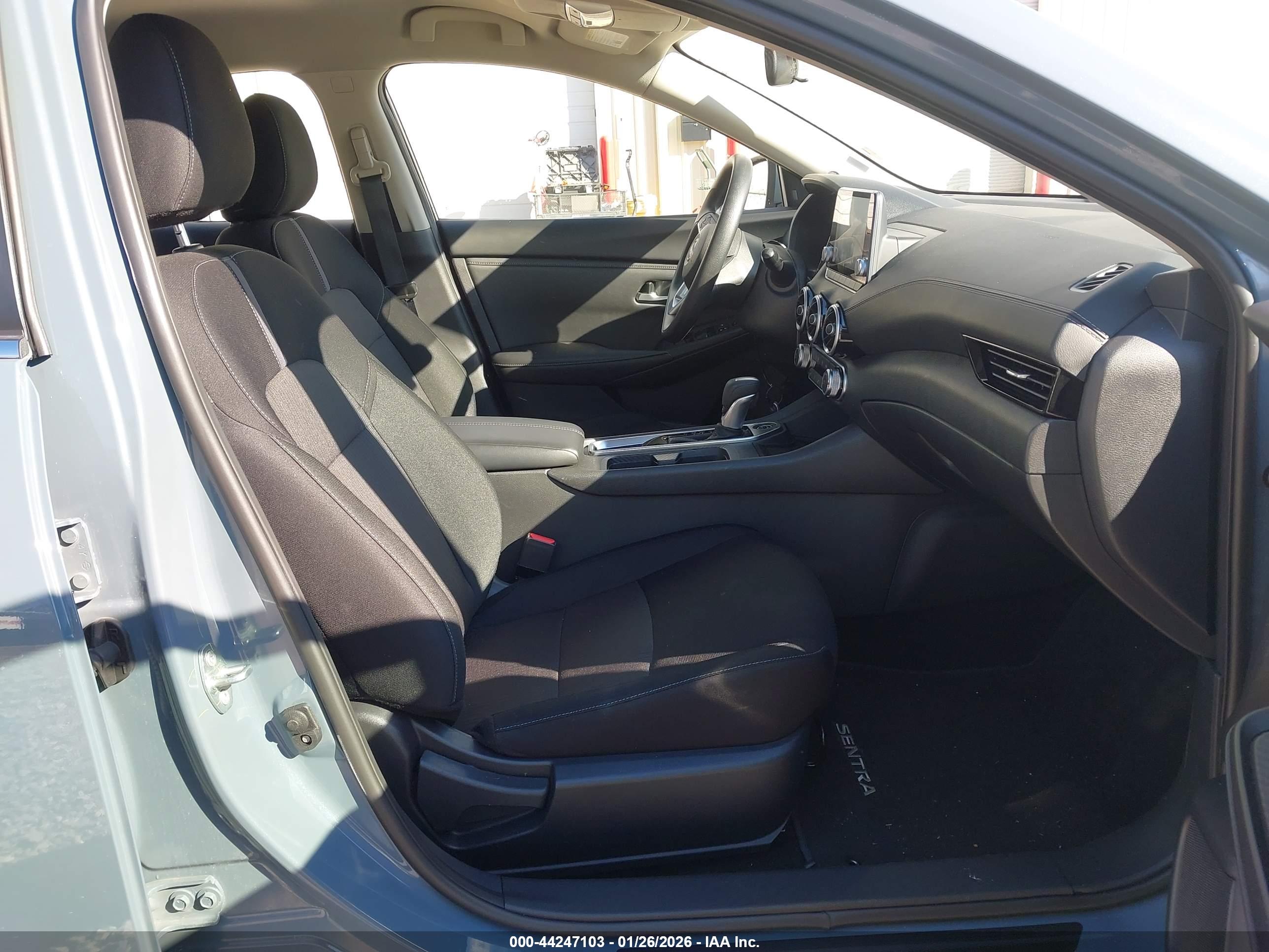 NISSAN SENTRA image 5