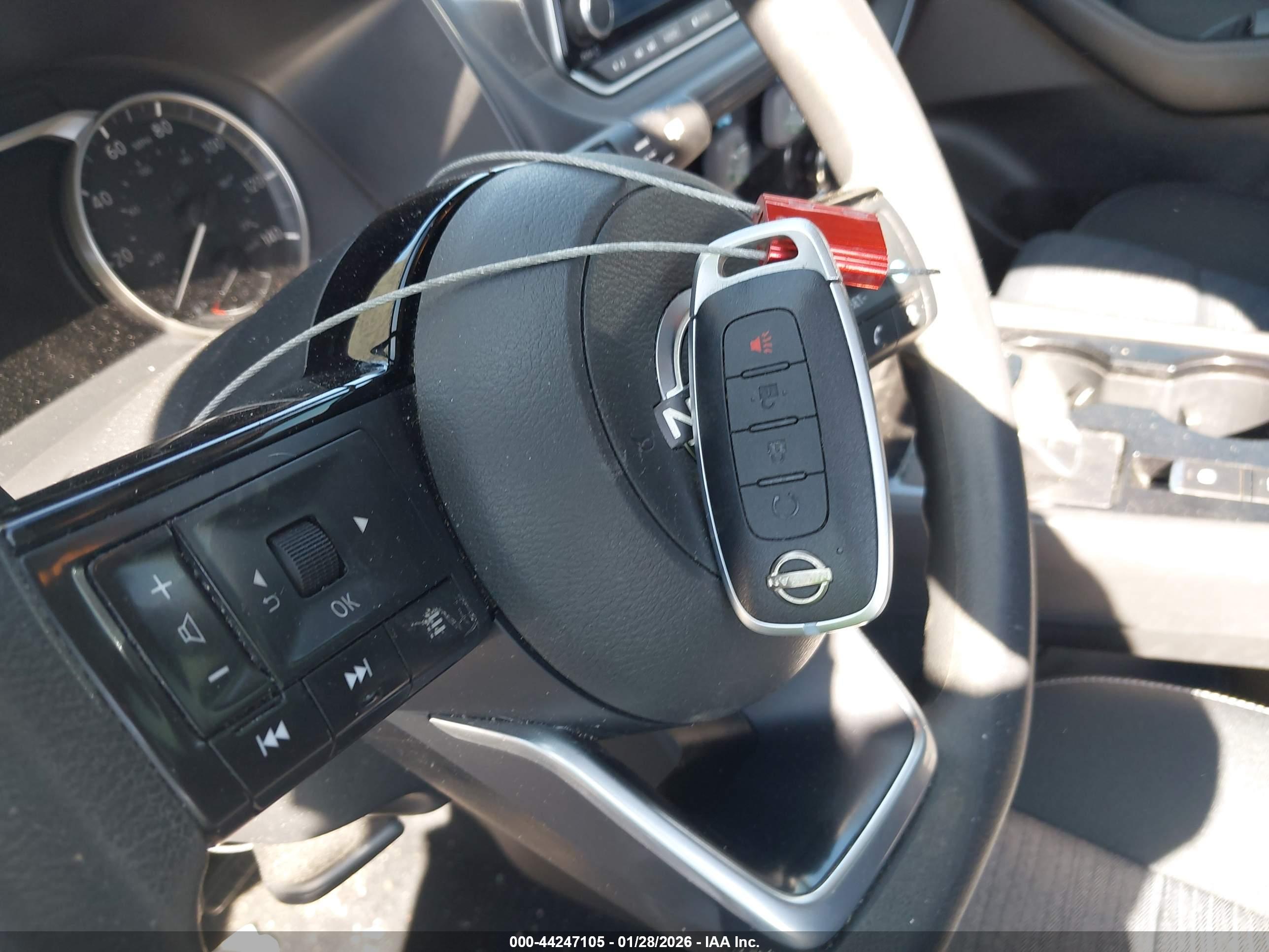NISSAN ROGUE image 11