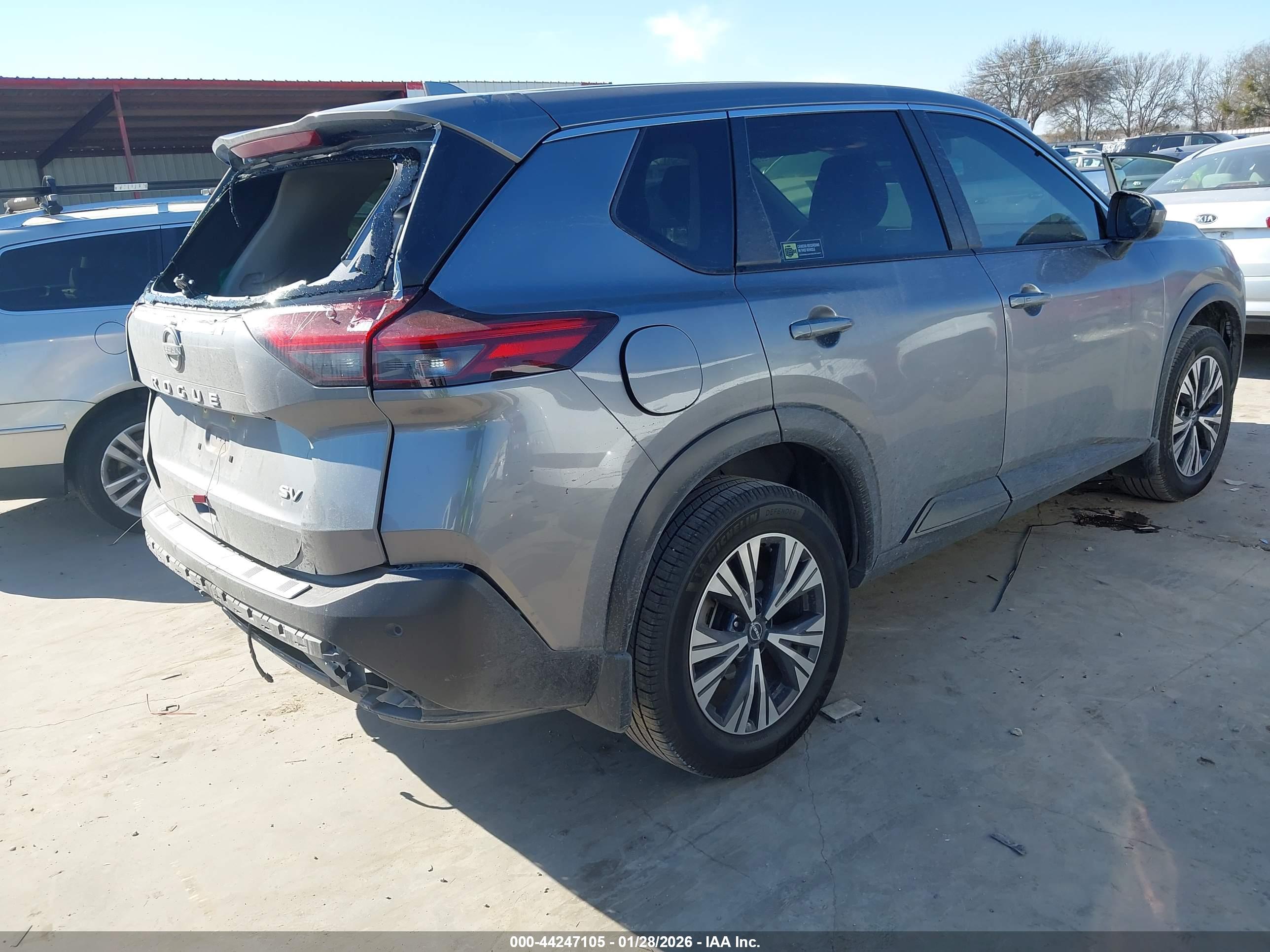 NISSAN ROGUE image 4