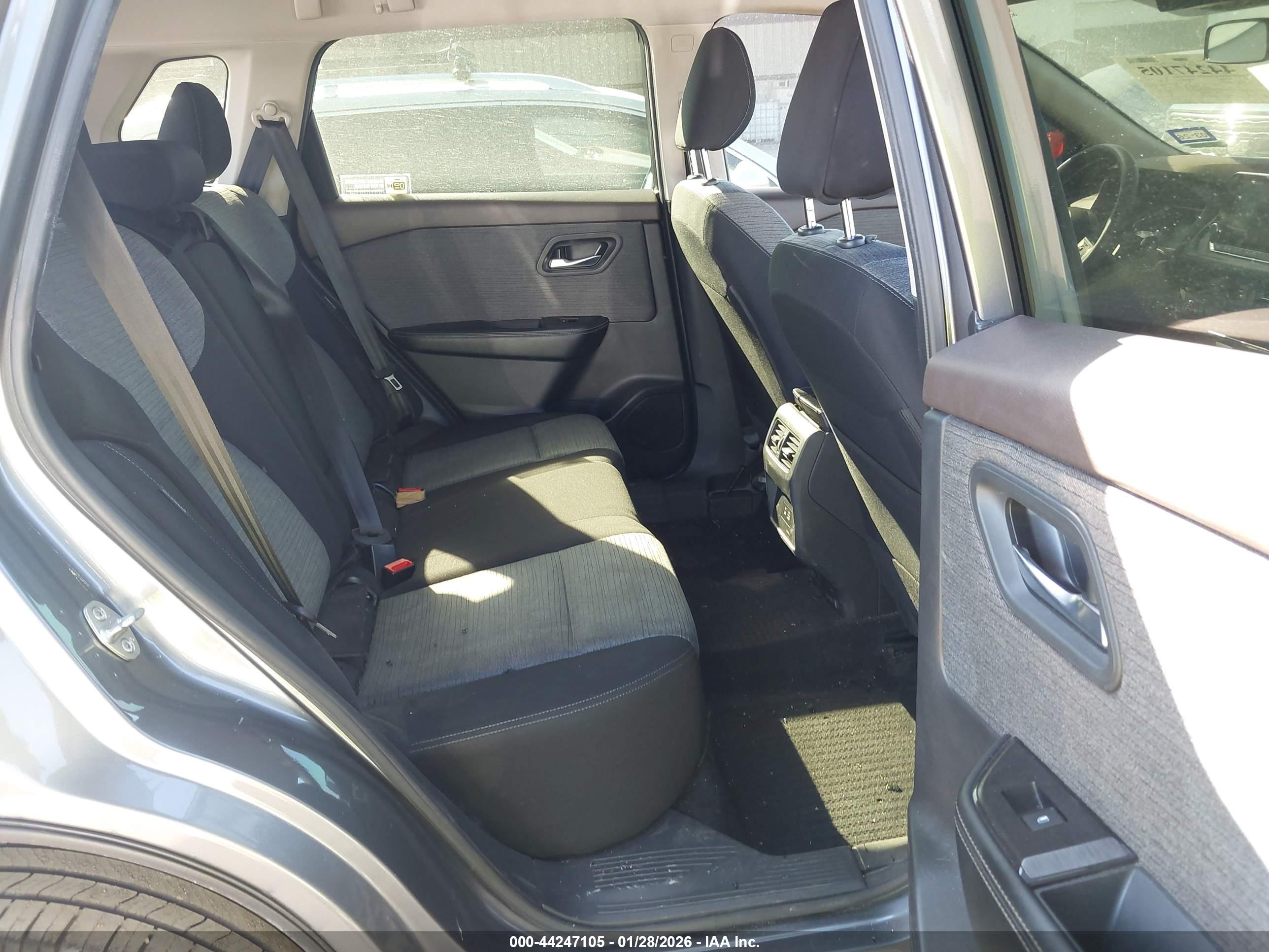 NISSAN ROGUE image 8