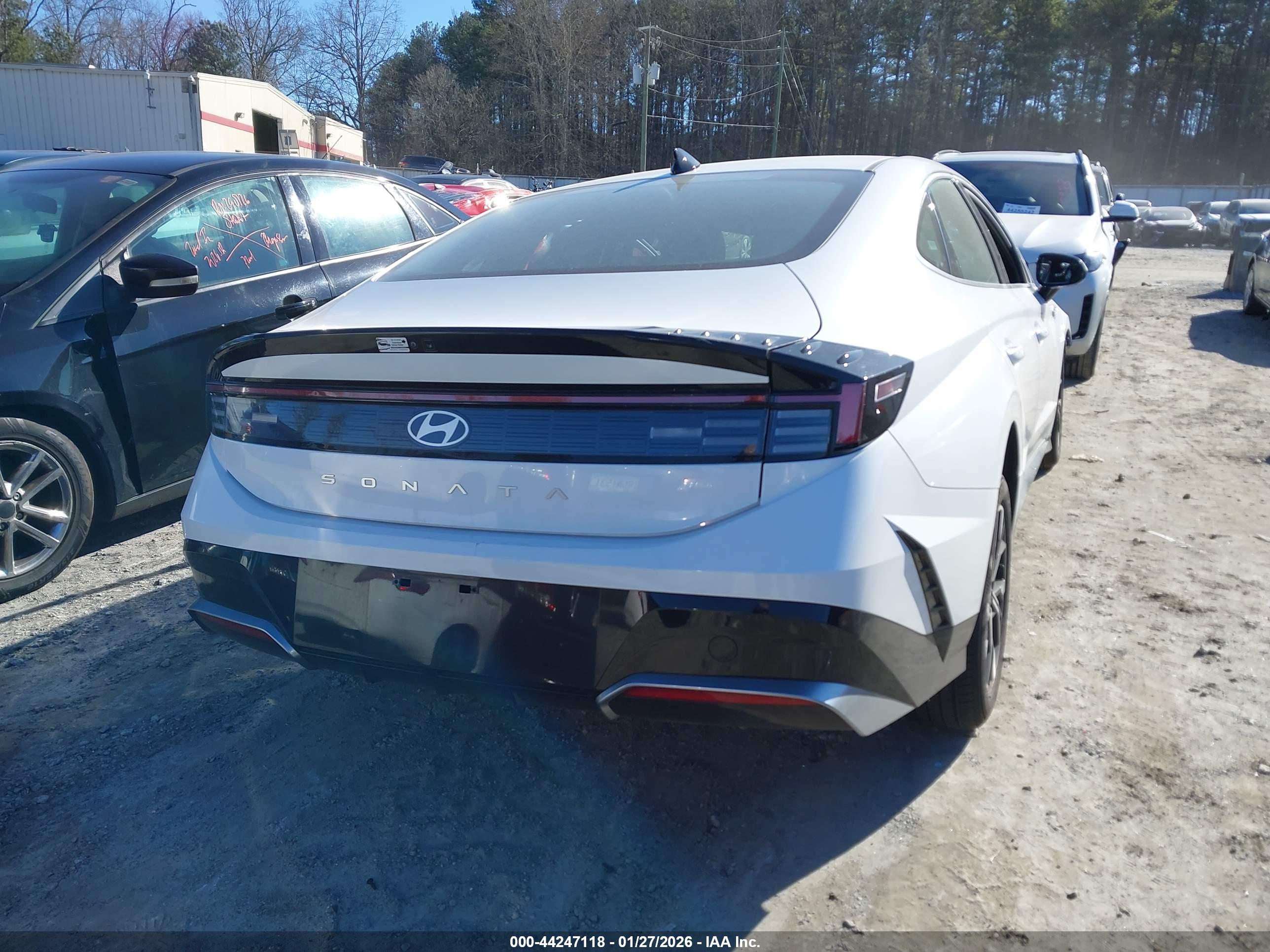 HYUNDAI SONATA image 4