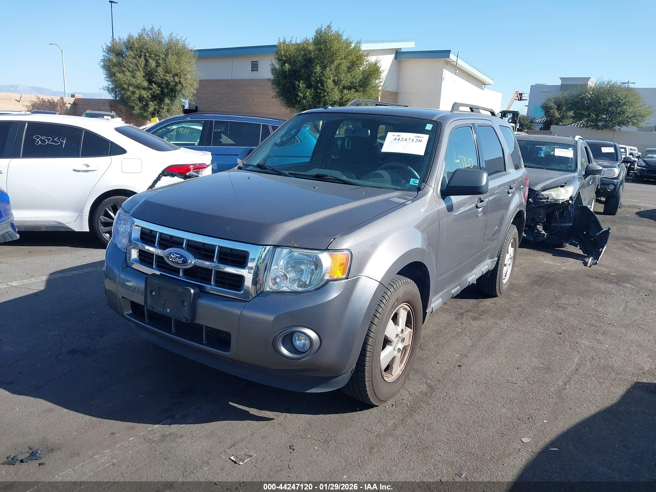 FORD ESCAPE image 2