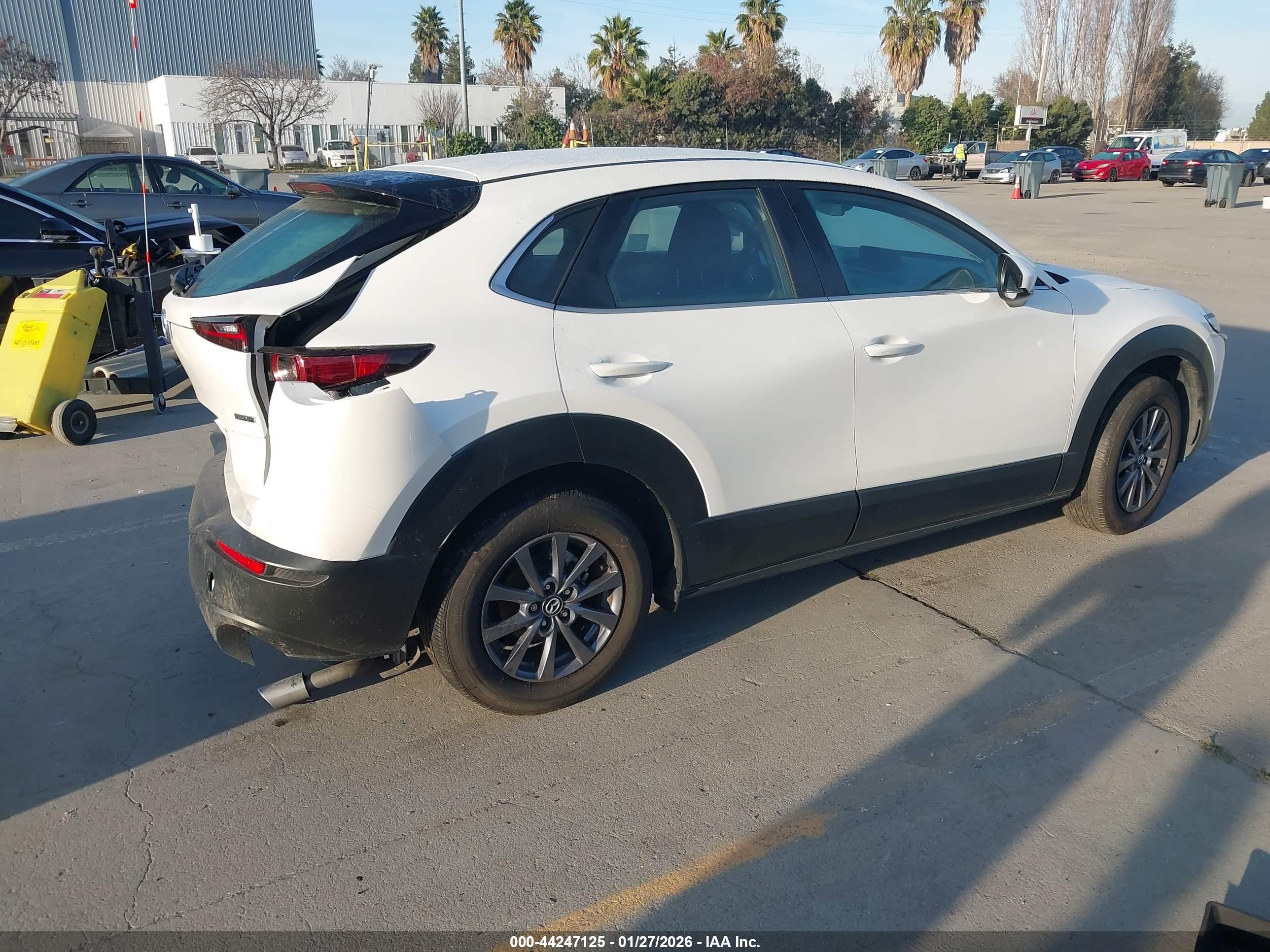 MAZDA CX-30 image 4