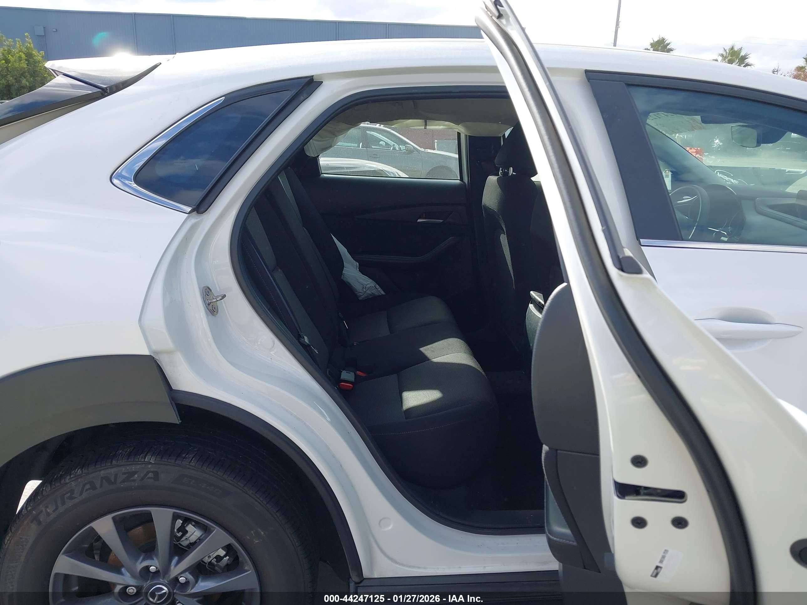MAZDA CX-30 image 8
