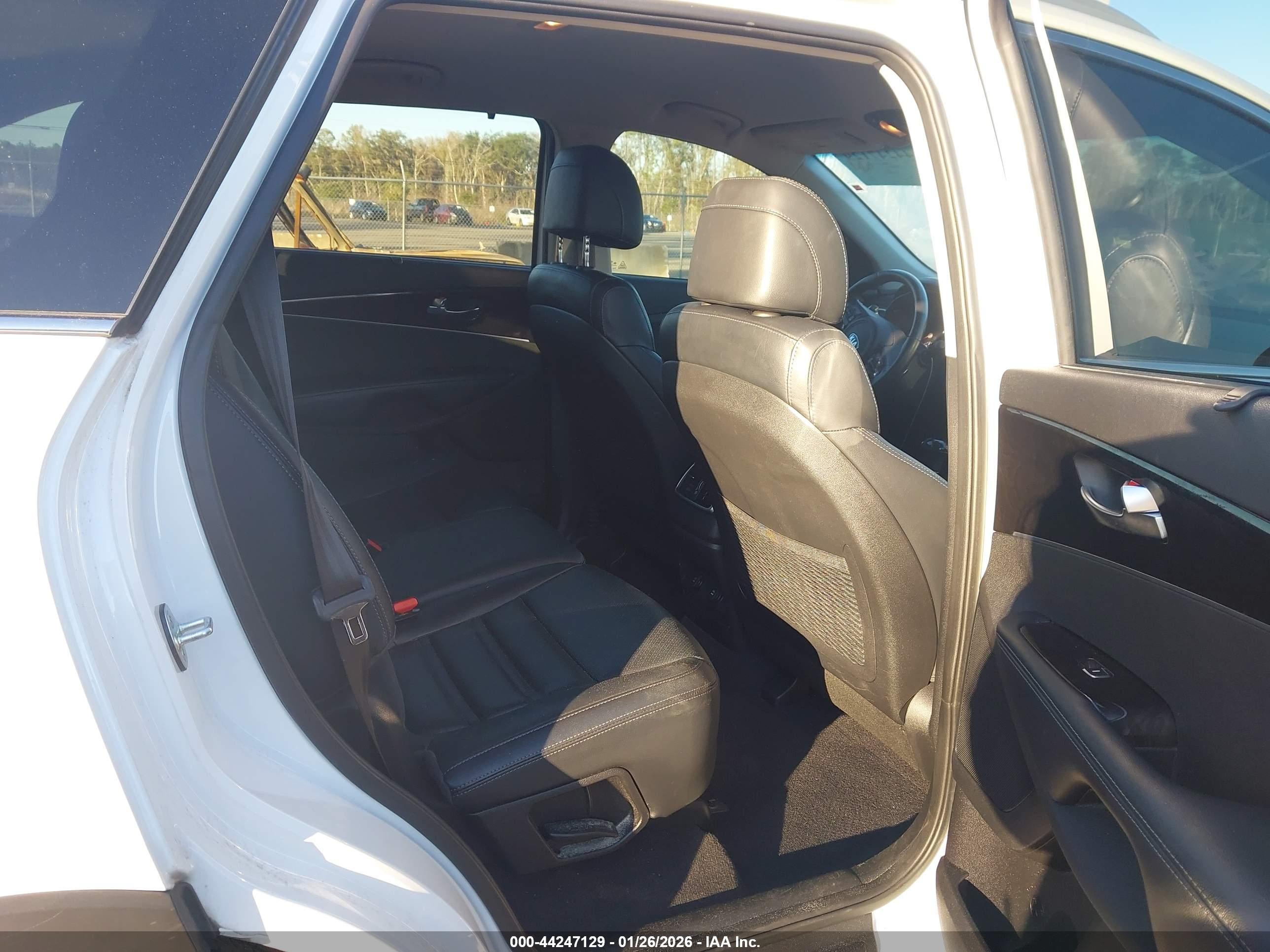 KIA SORENTO image 8