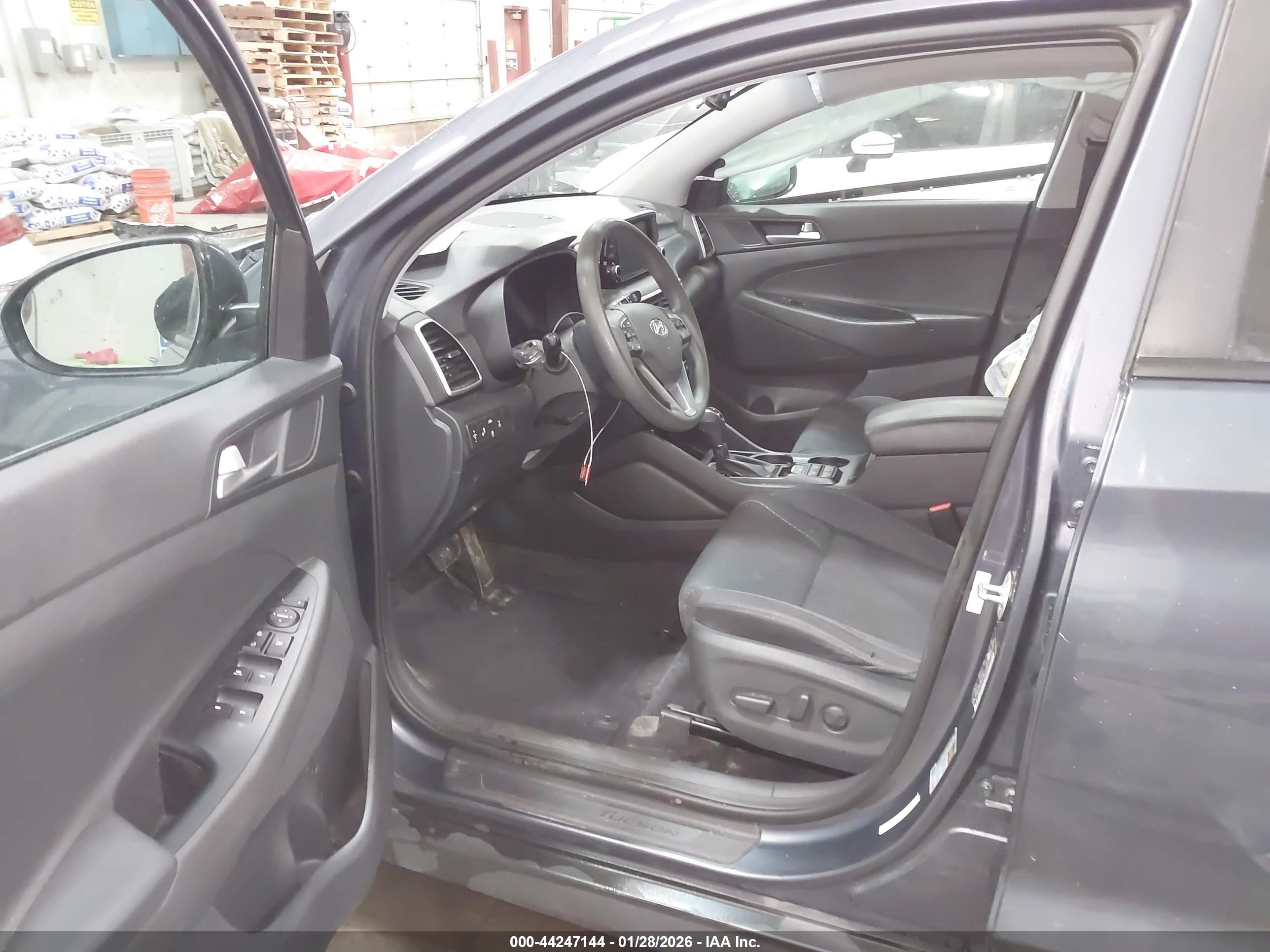 HYUNDAI TUCSON image 5