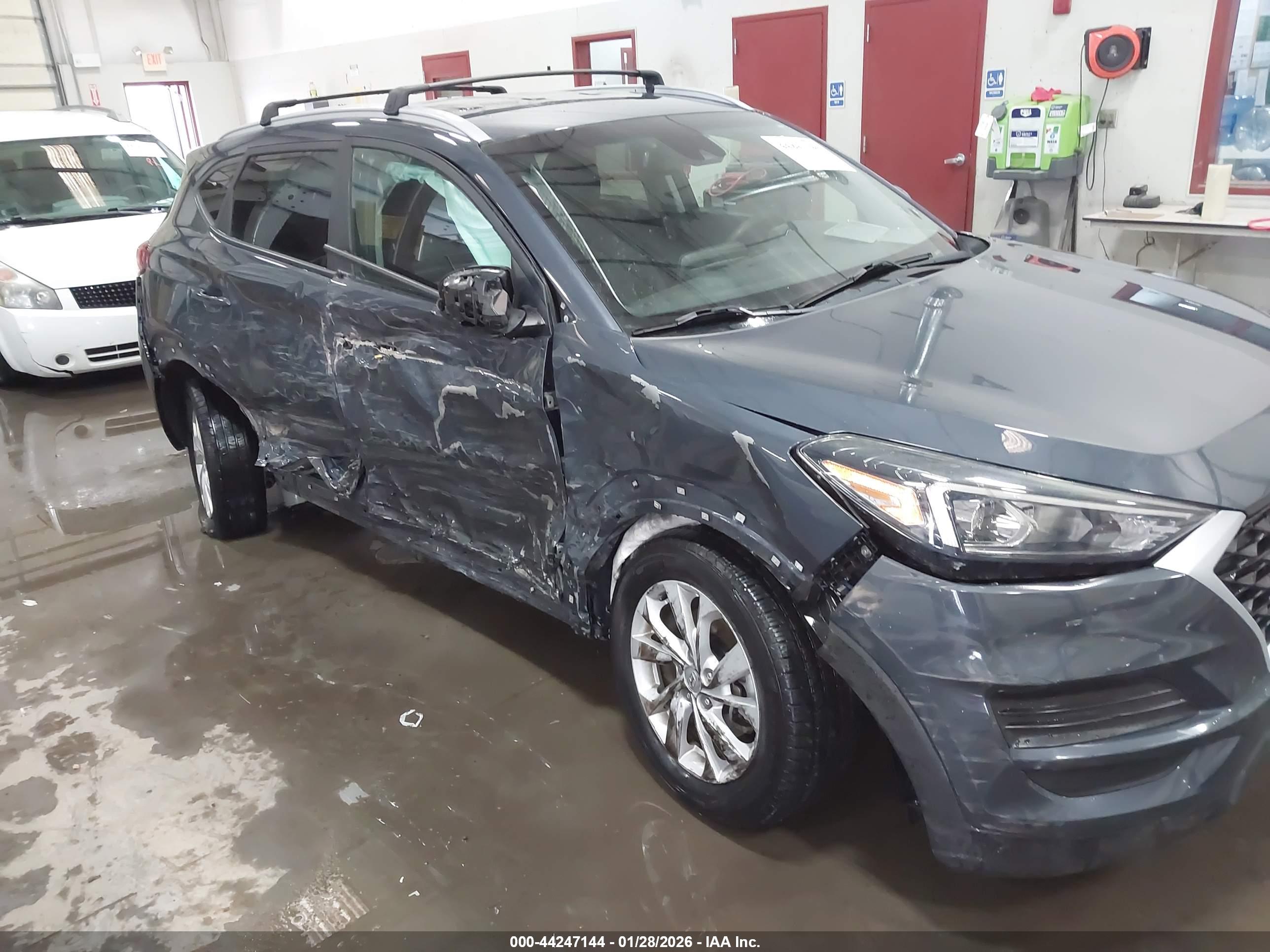 HYUNDAI TUCSON image 6