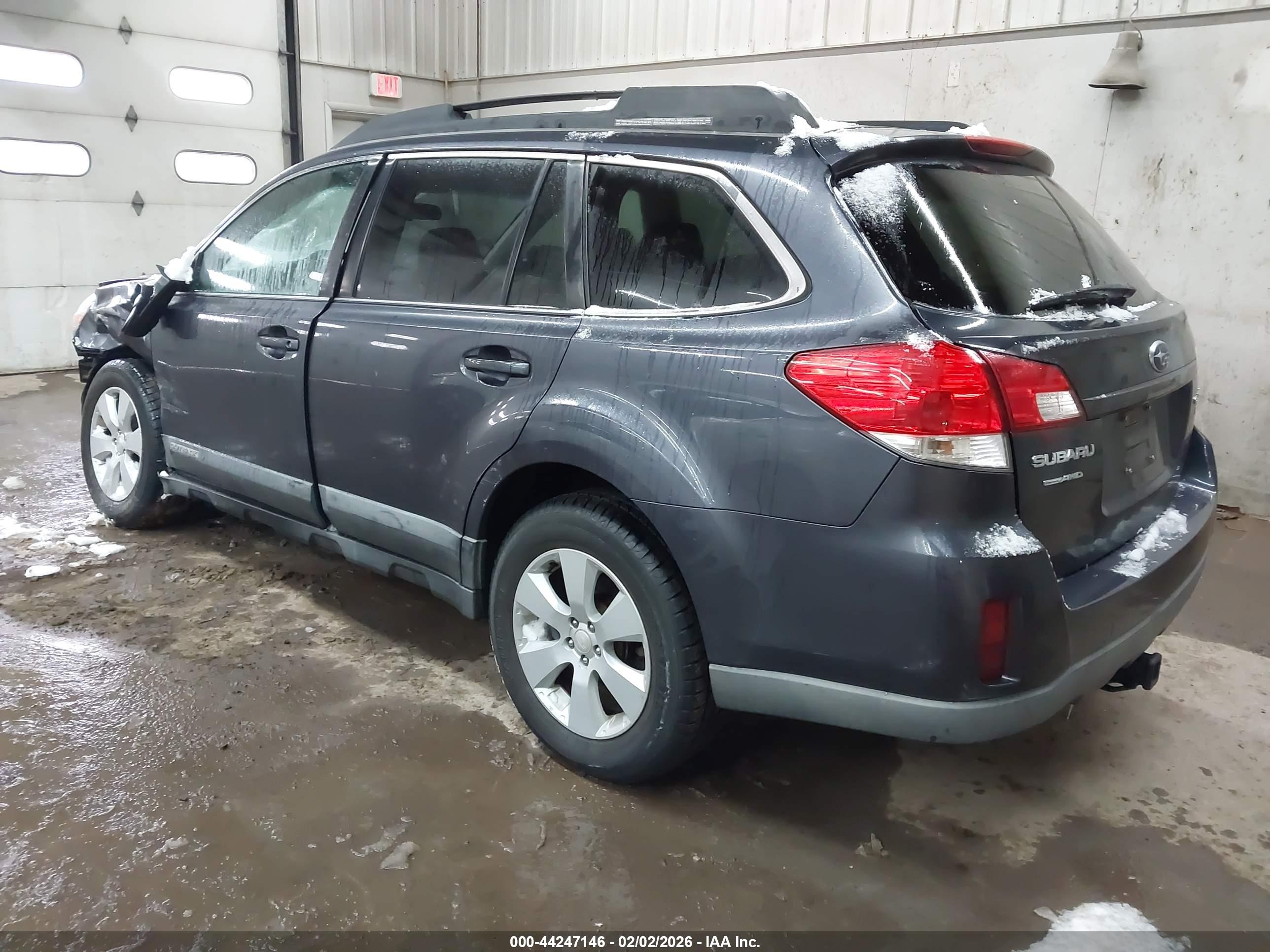 SUBARU OUTBACK image 3