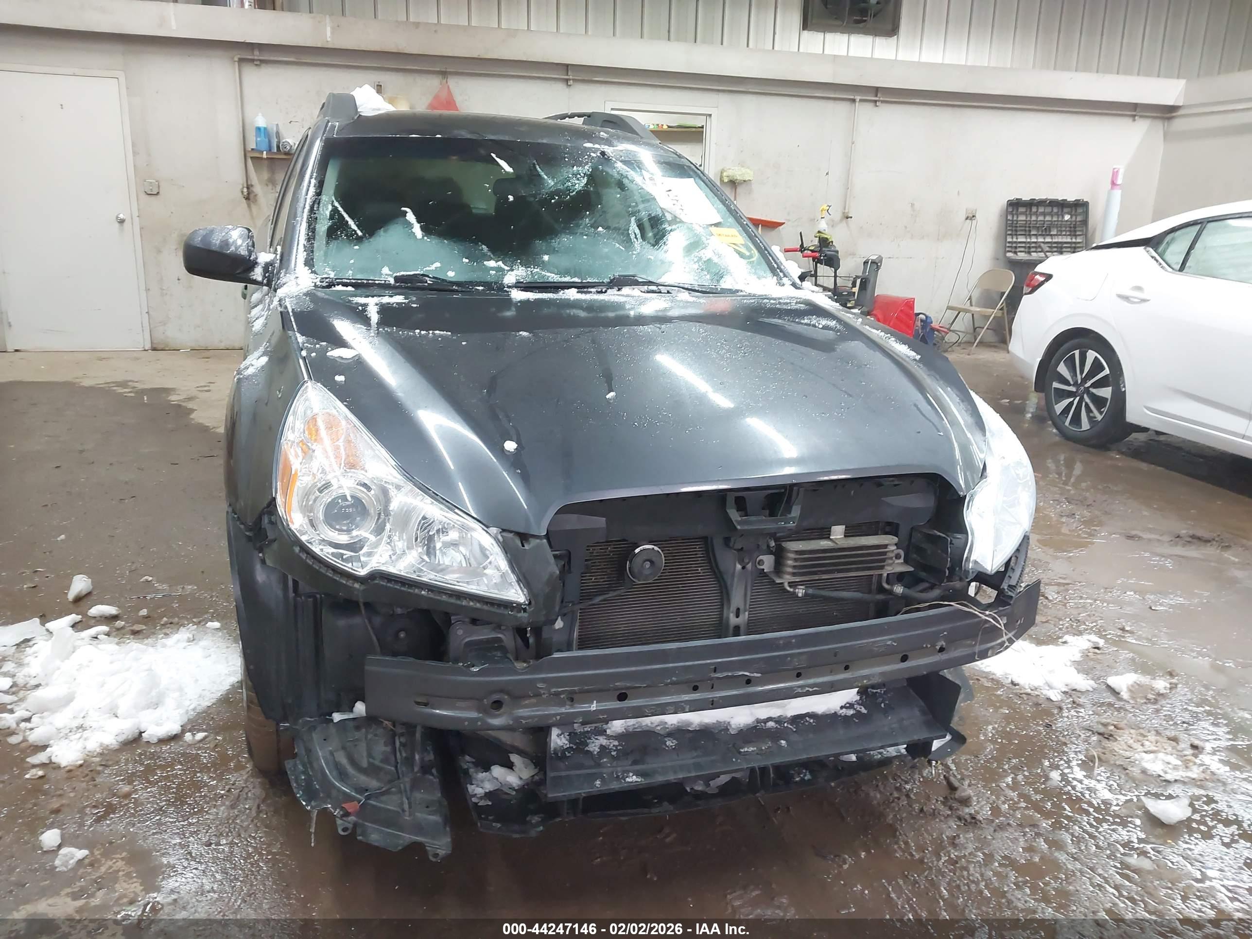 SUBARU OUTBACK image 6
