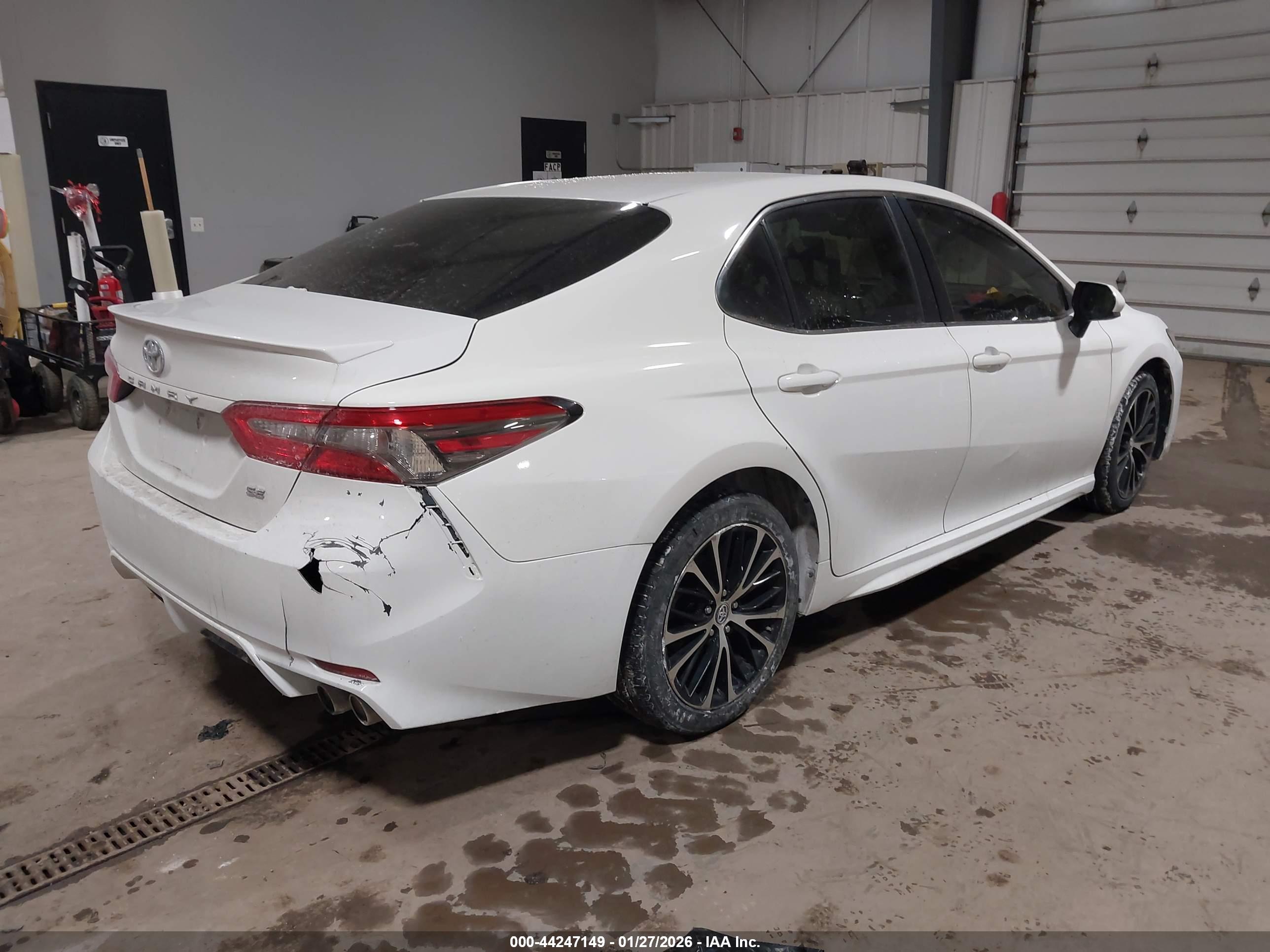 TOYOTA CAMRY image 4