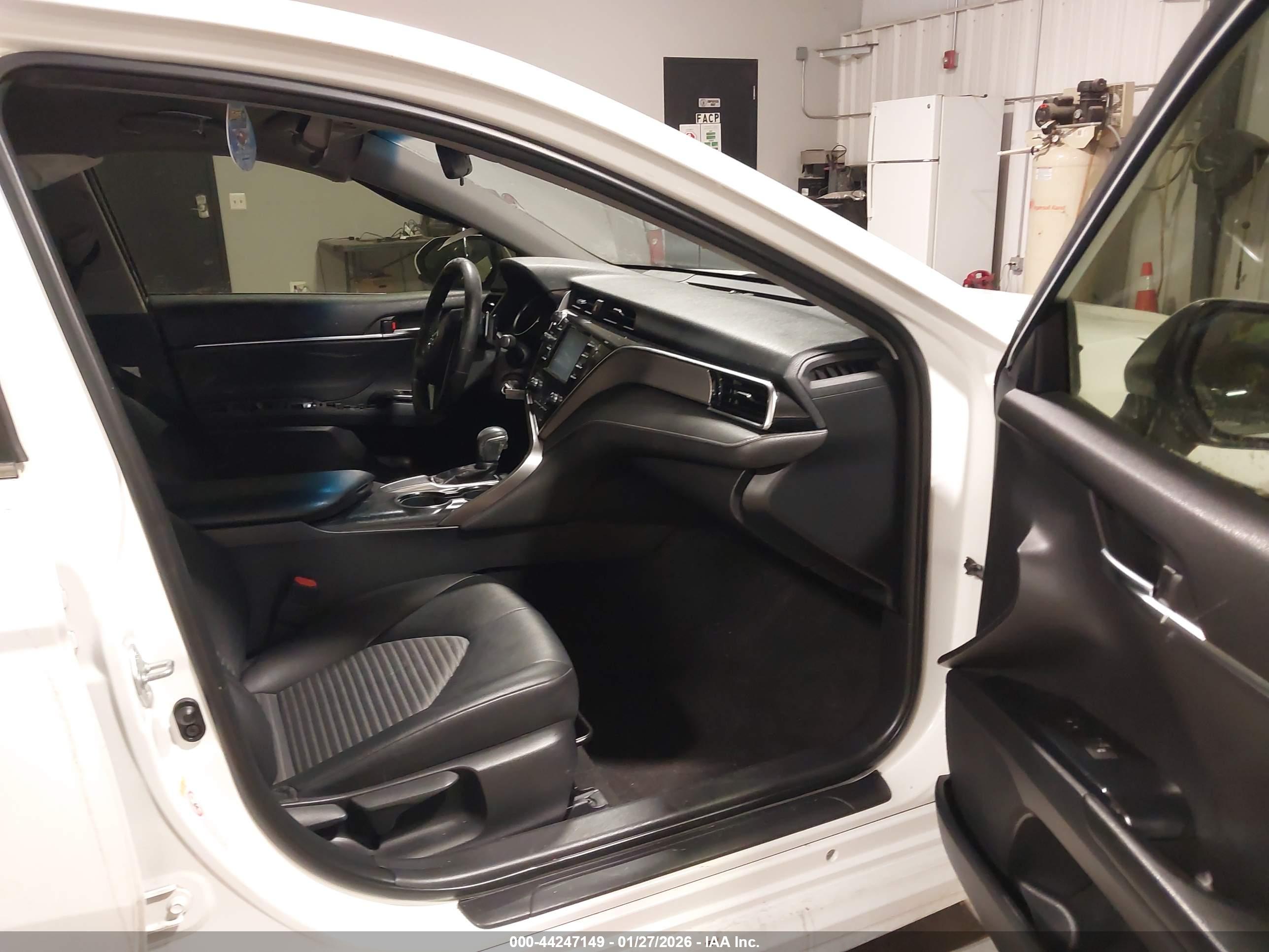 TOYOTA CAMRY image 5