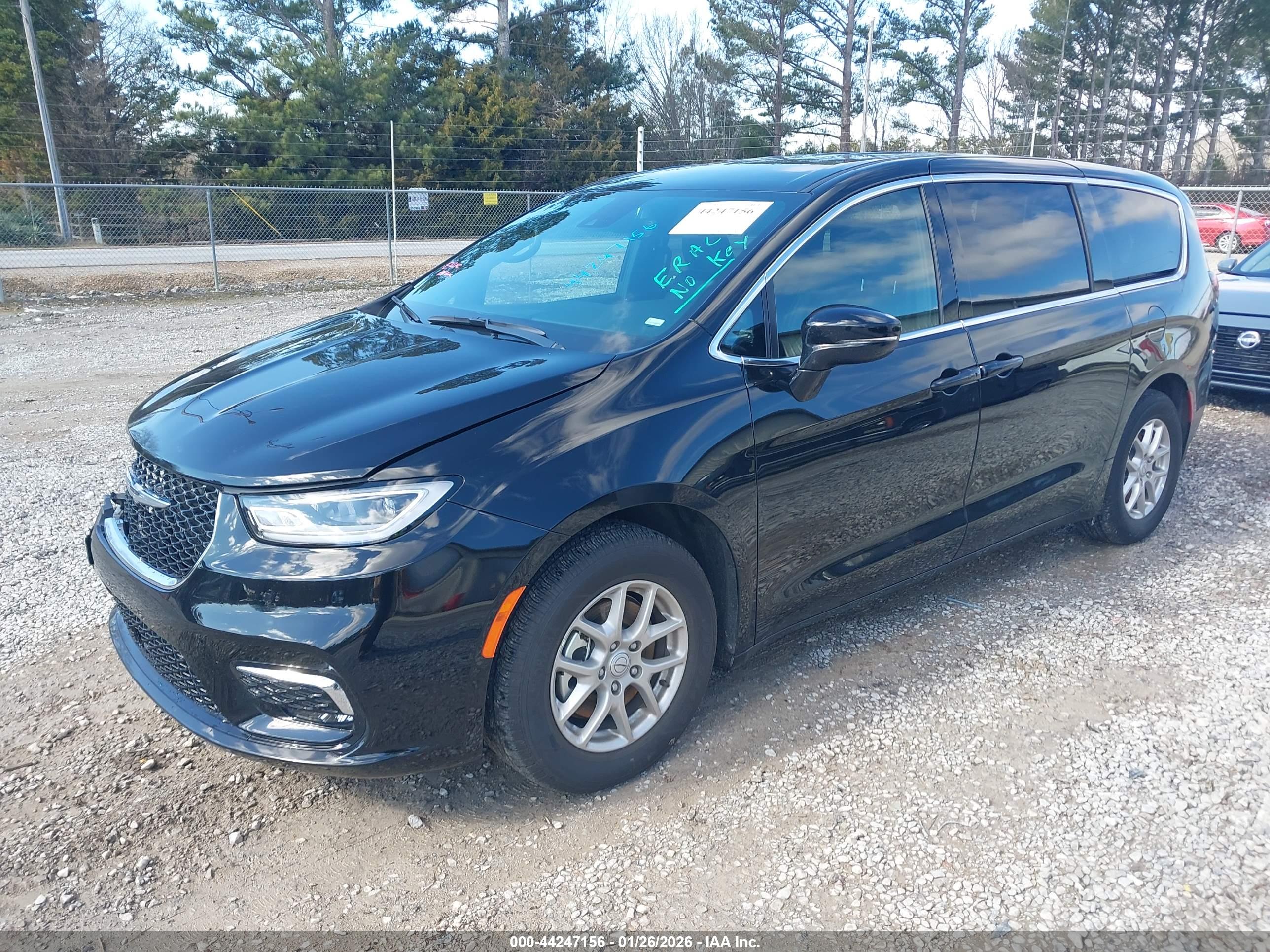 CHRYSLER PACIFICA image 2