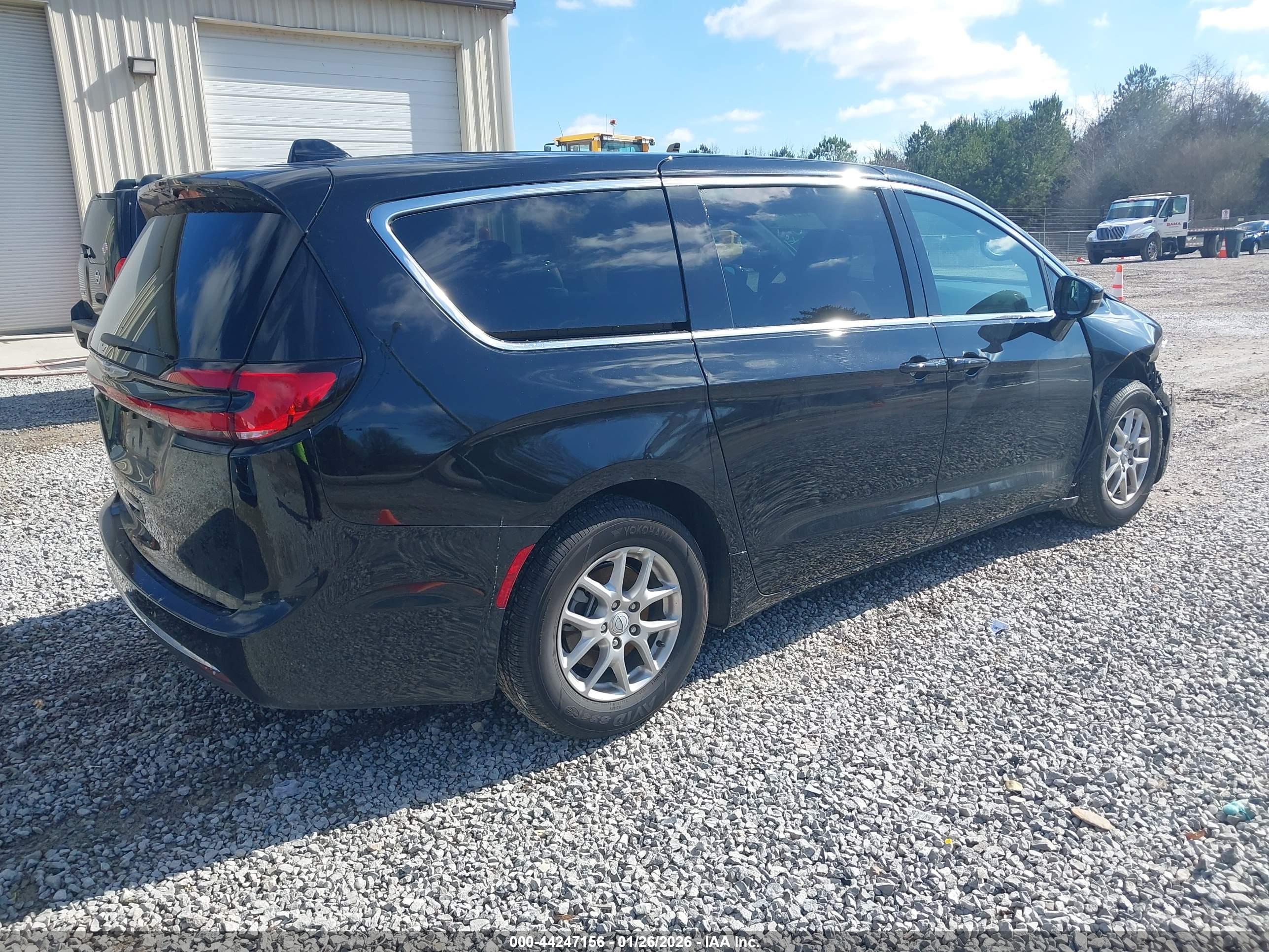 CHRYSLER PACIFICA image 4