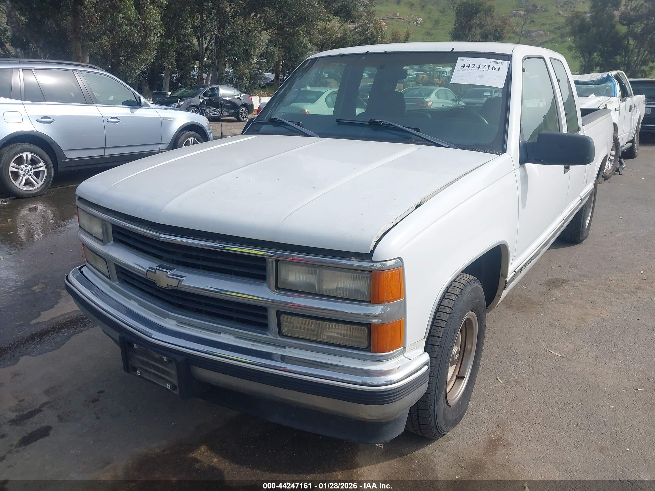 CHEVROLET C1500 image 2