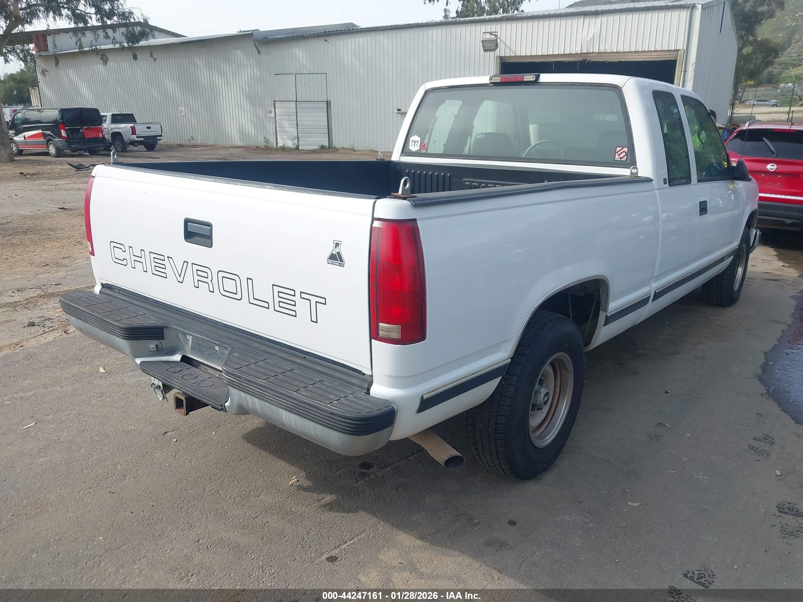 CHEVROLET C1500 image 4