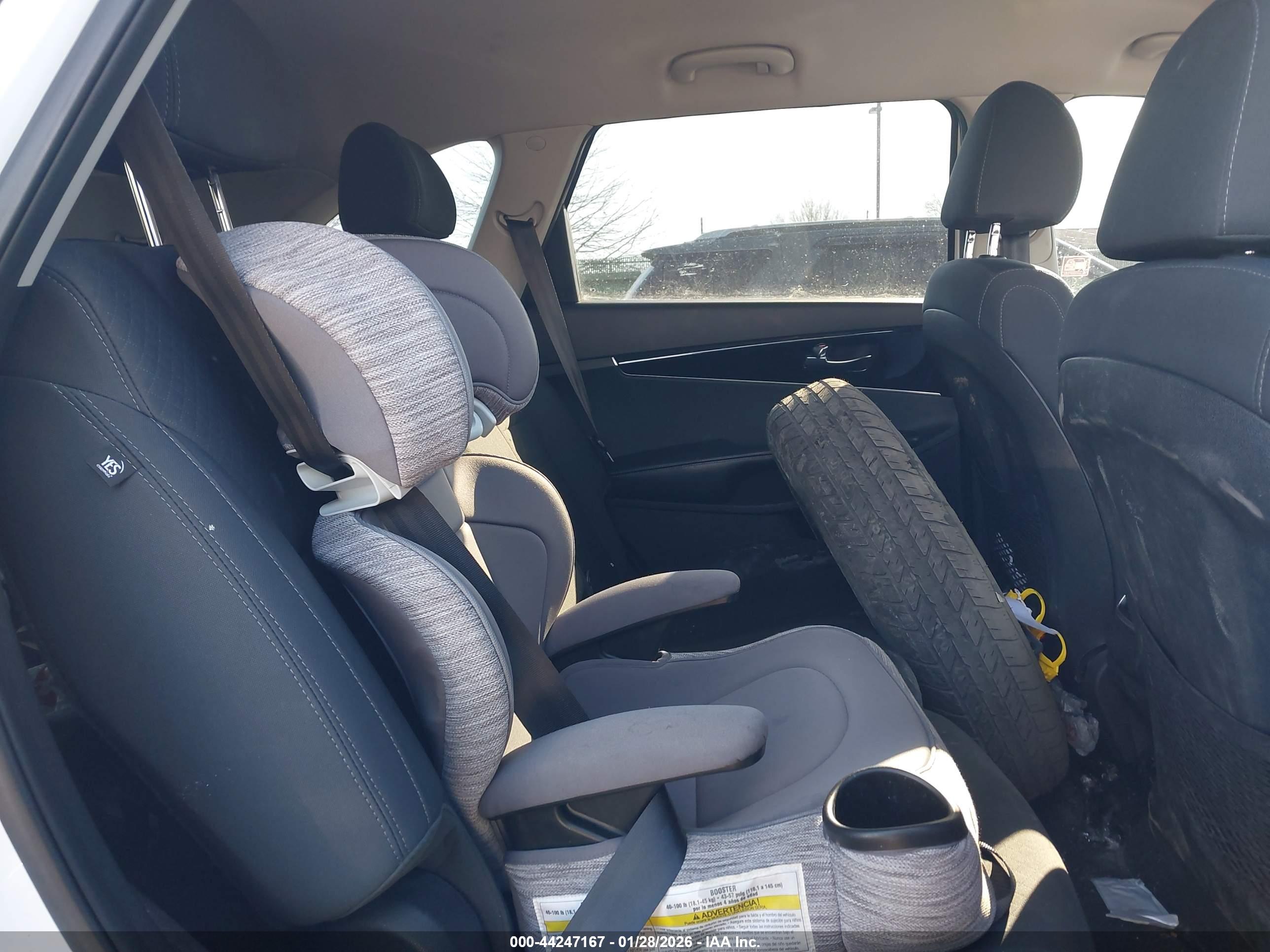 KIA SORENTO image 8