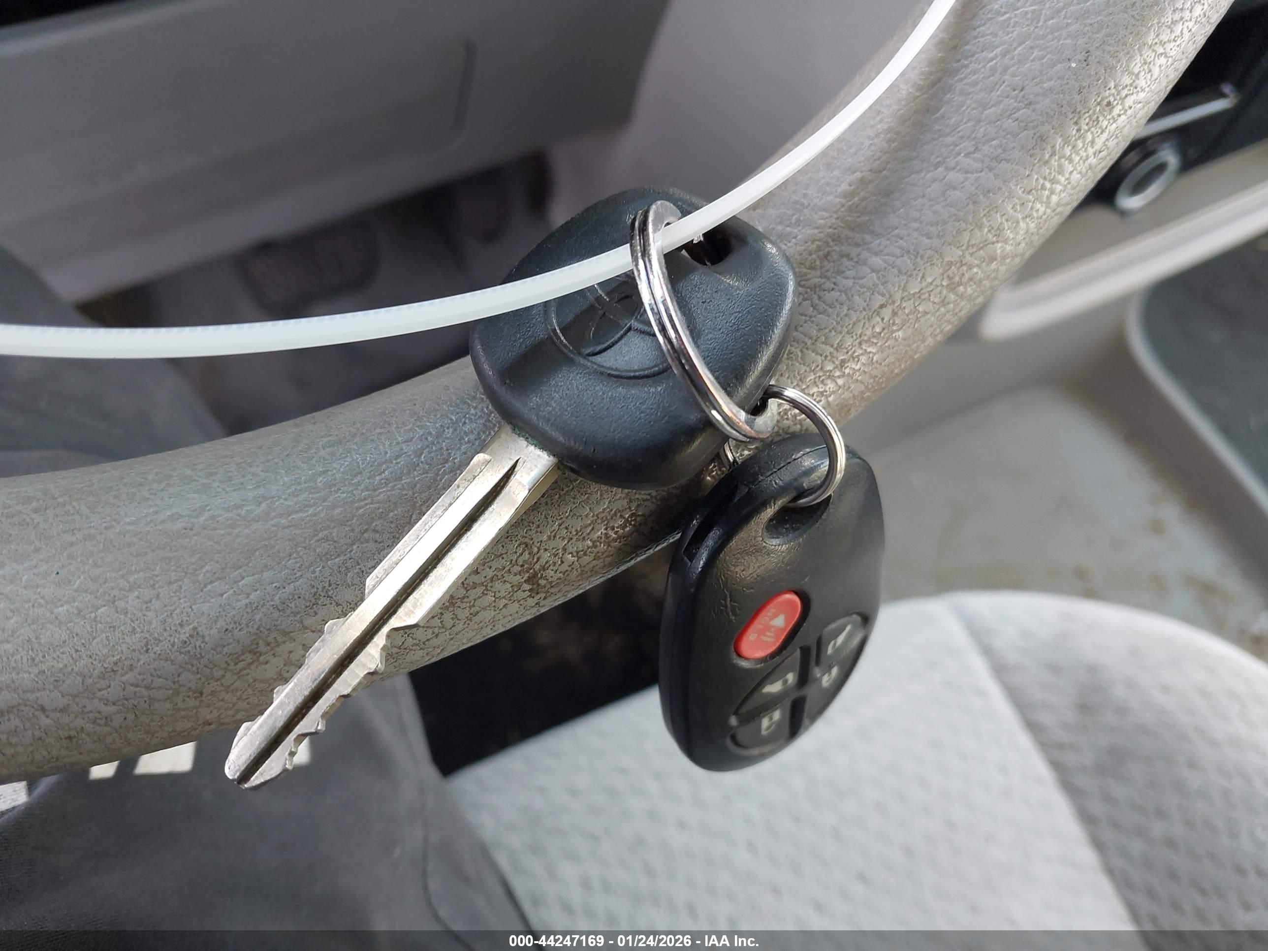 TOYOTA SIENNA image 11