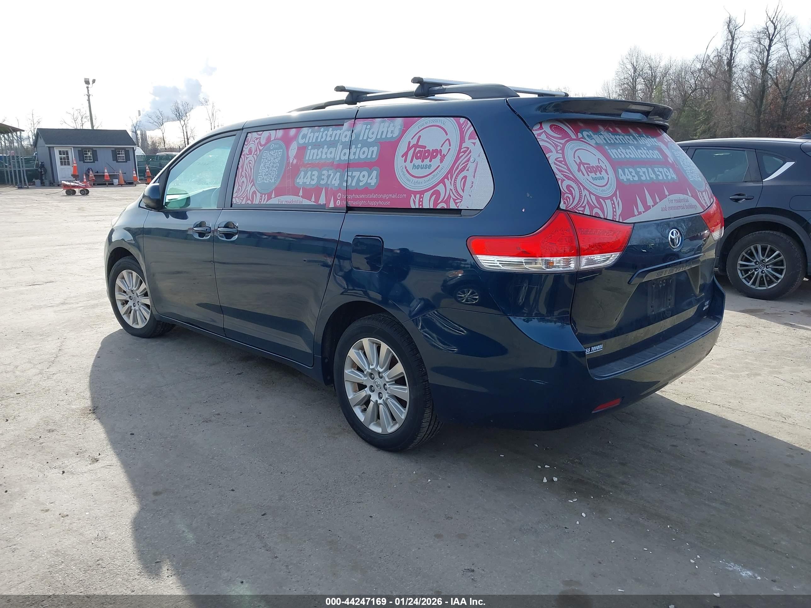 TOYOTA SIENNA image 3