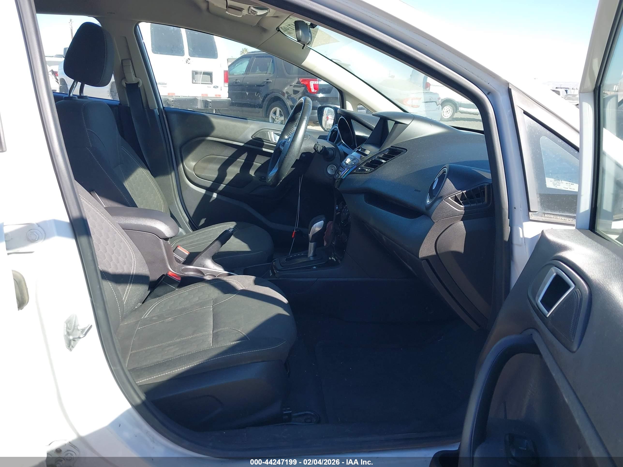 FORD FIESTA image 5