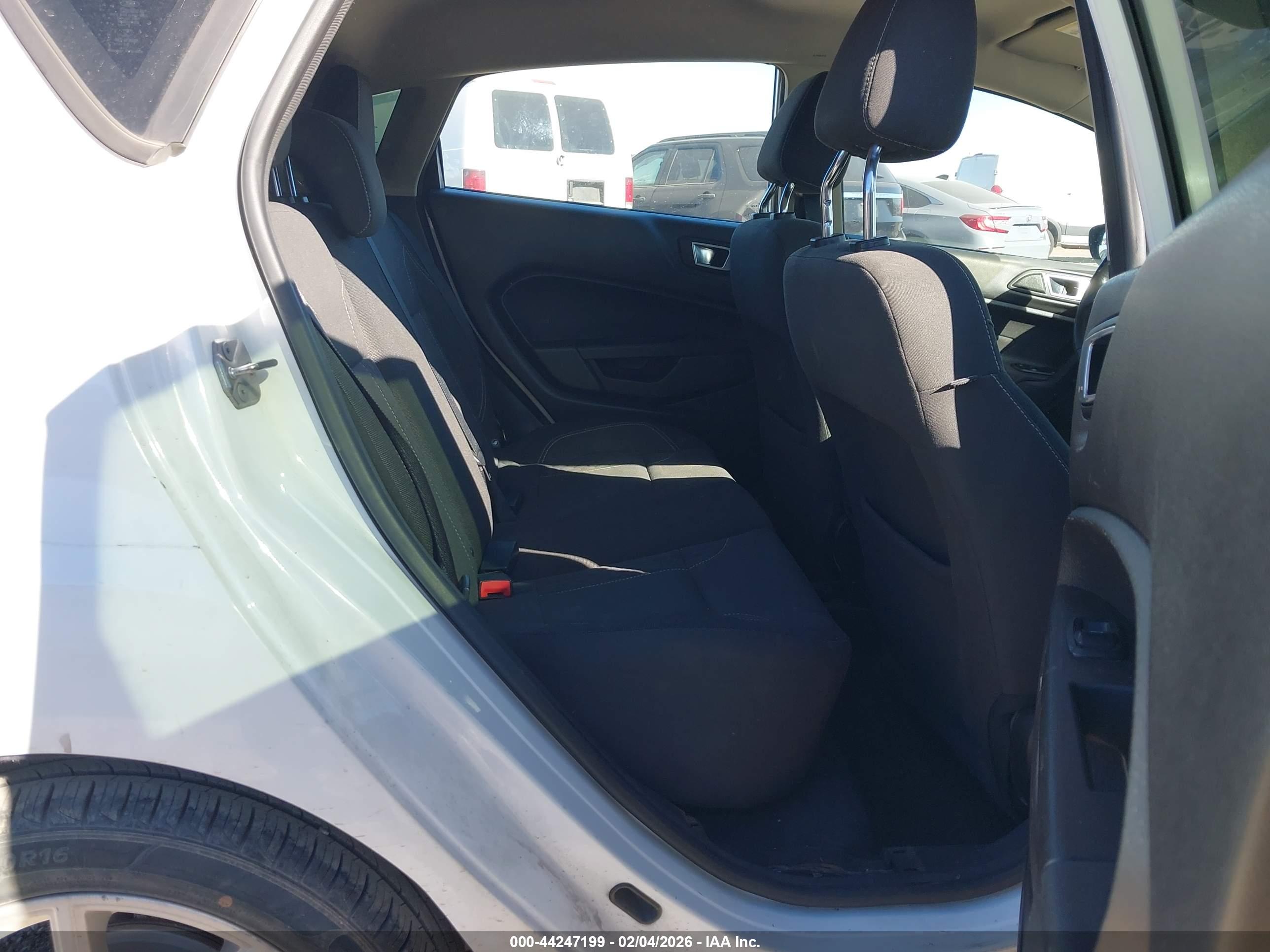 FORD FIESTA image 8