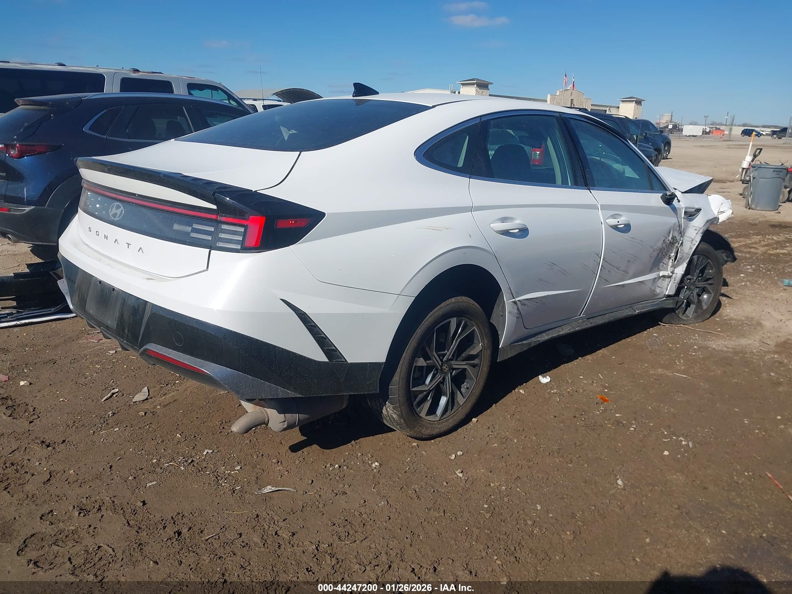 HYUNDAI SONATA image 4