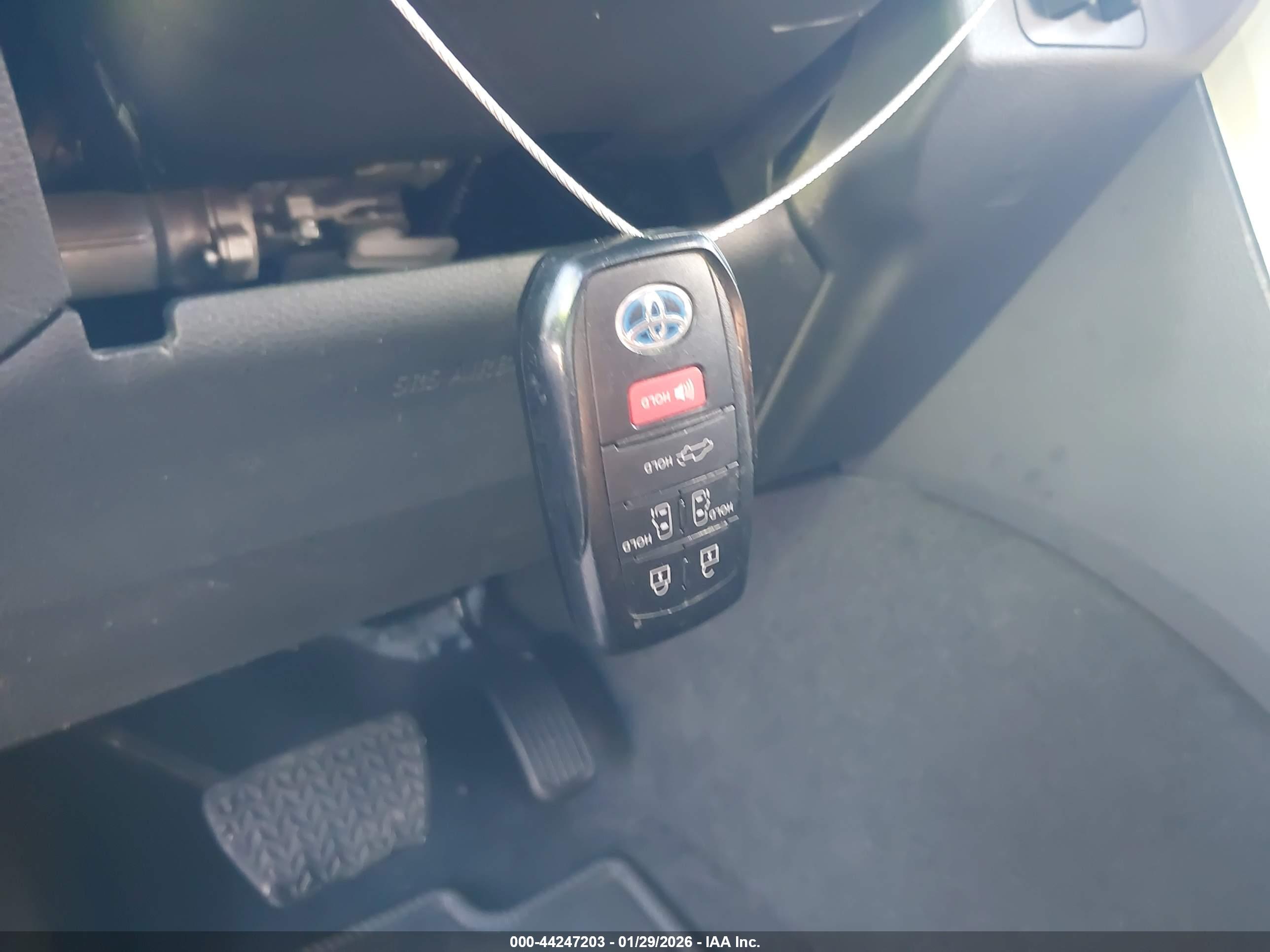 TOYOTA TUNDRA image 11