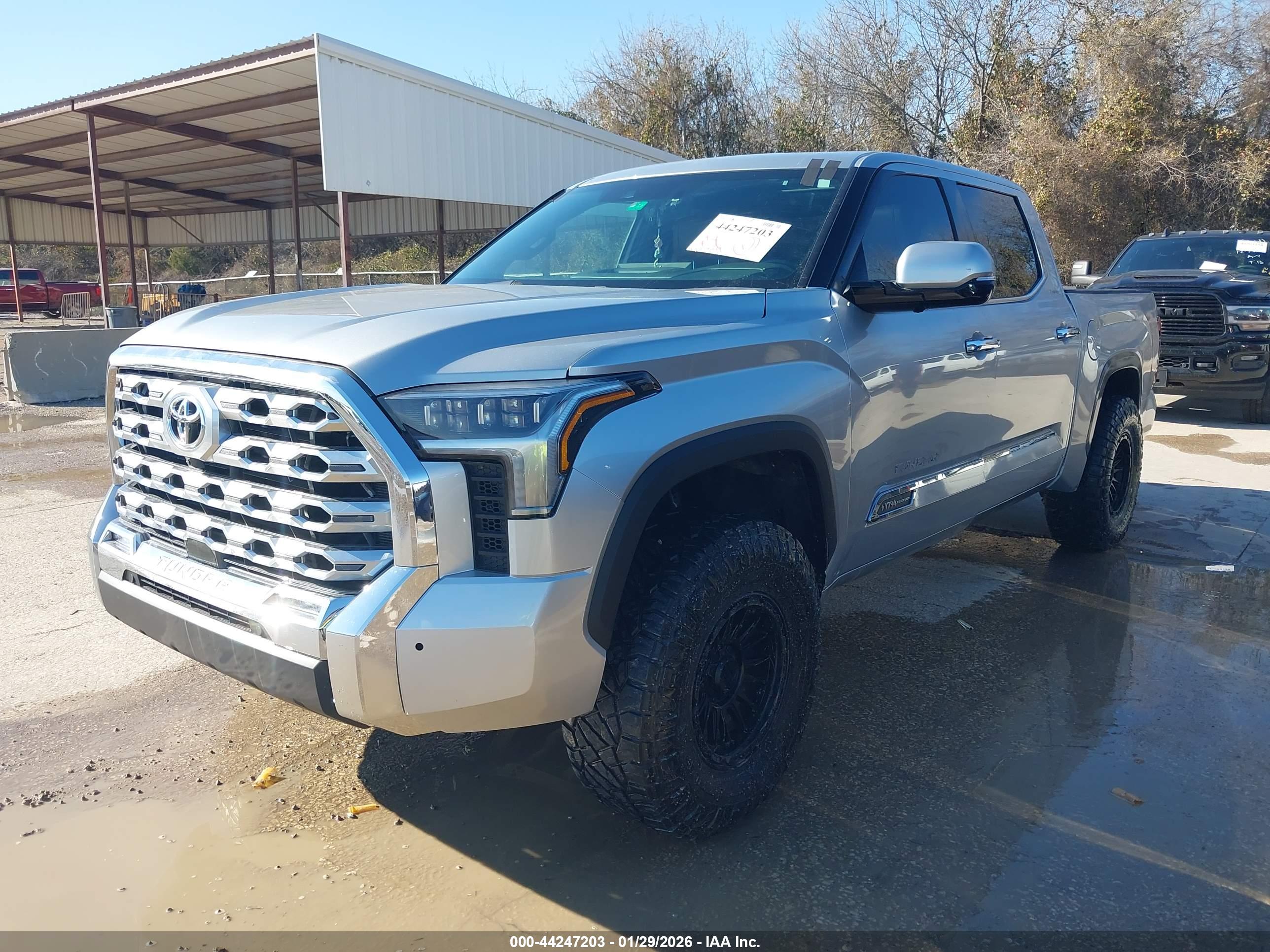 TOYOTA TUNDRA image 2