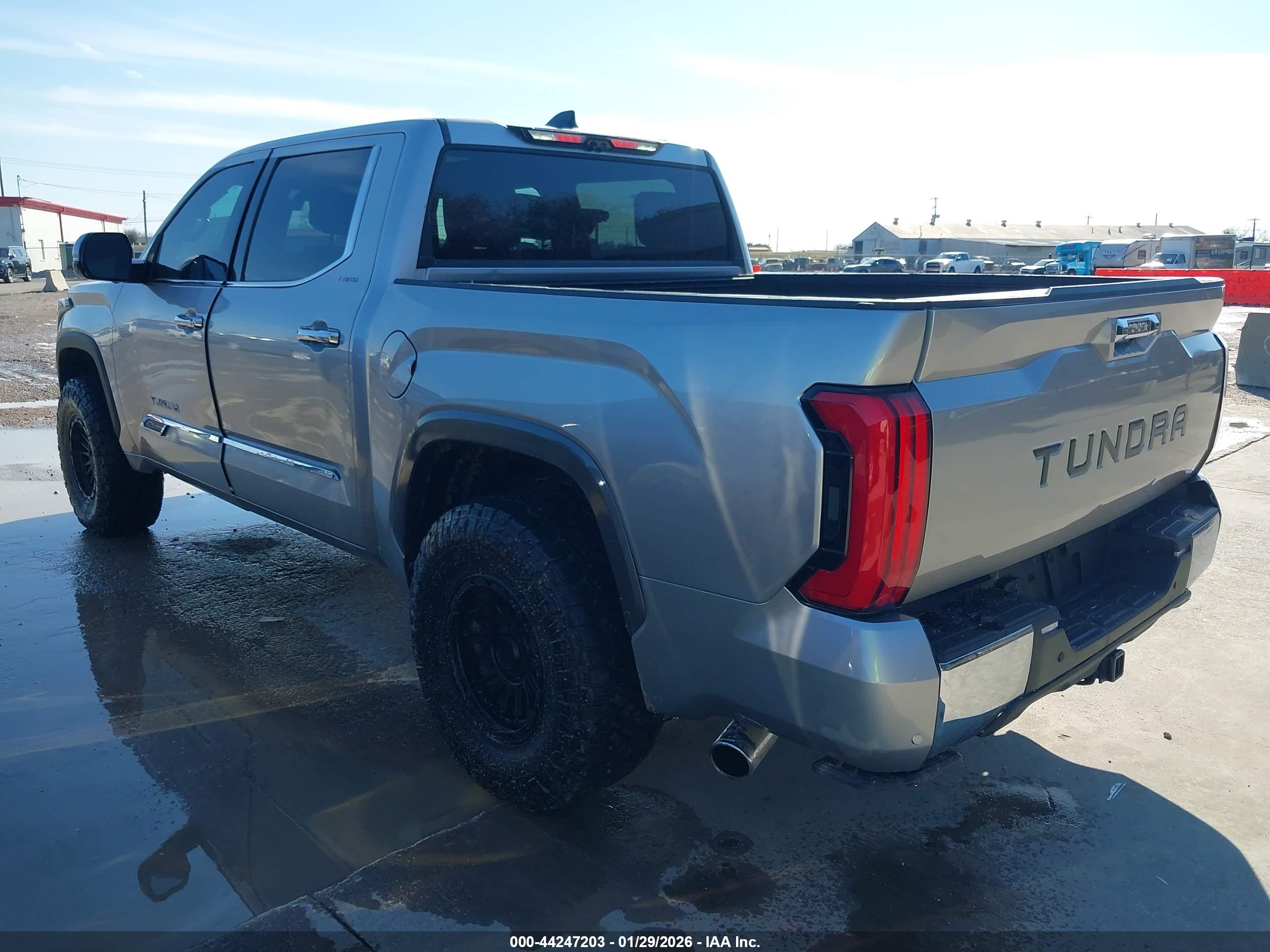 TOYOTA TUNDRA image 3