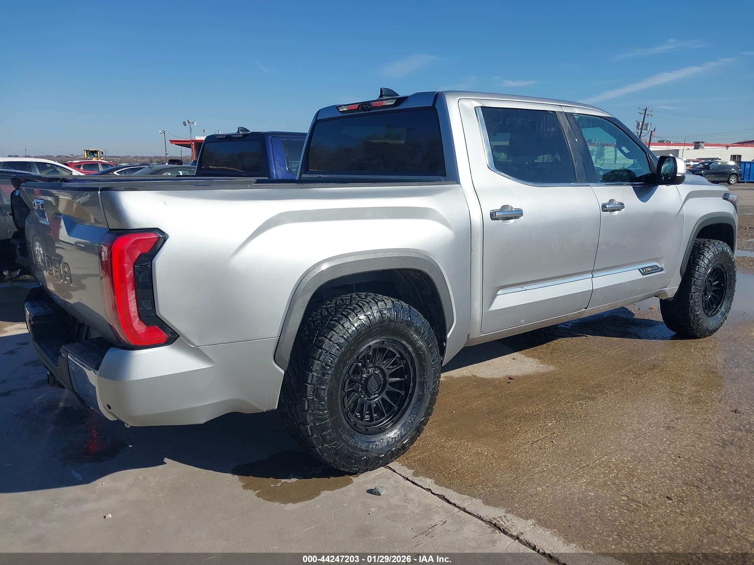 TOYOTA TUNDRA image 4