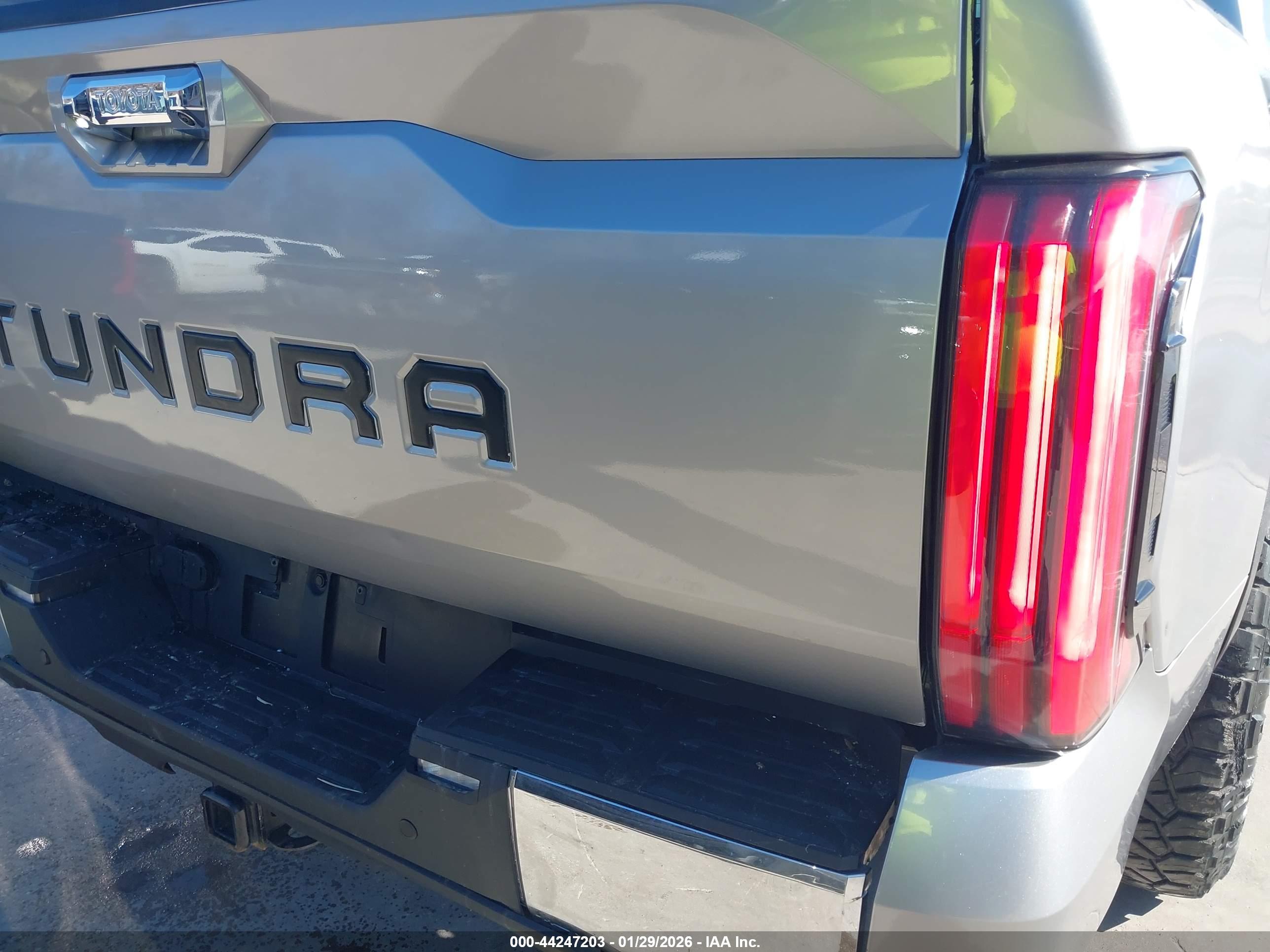 TOYOTA TUNDRA image 6