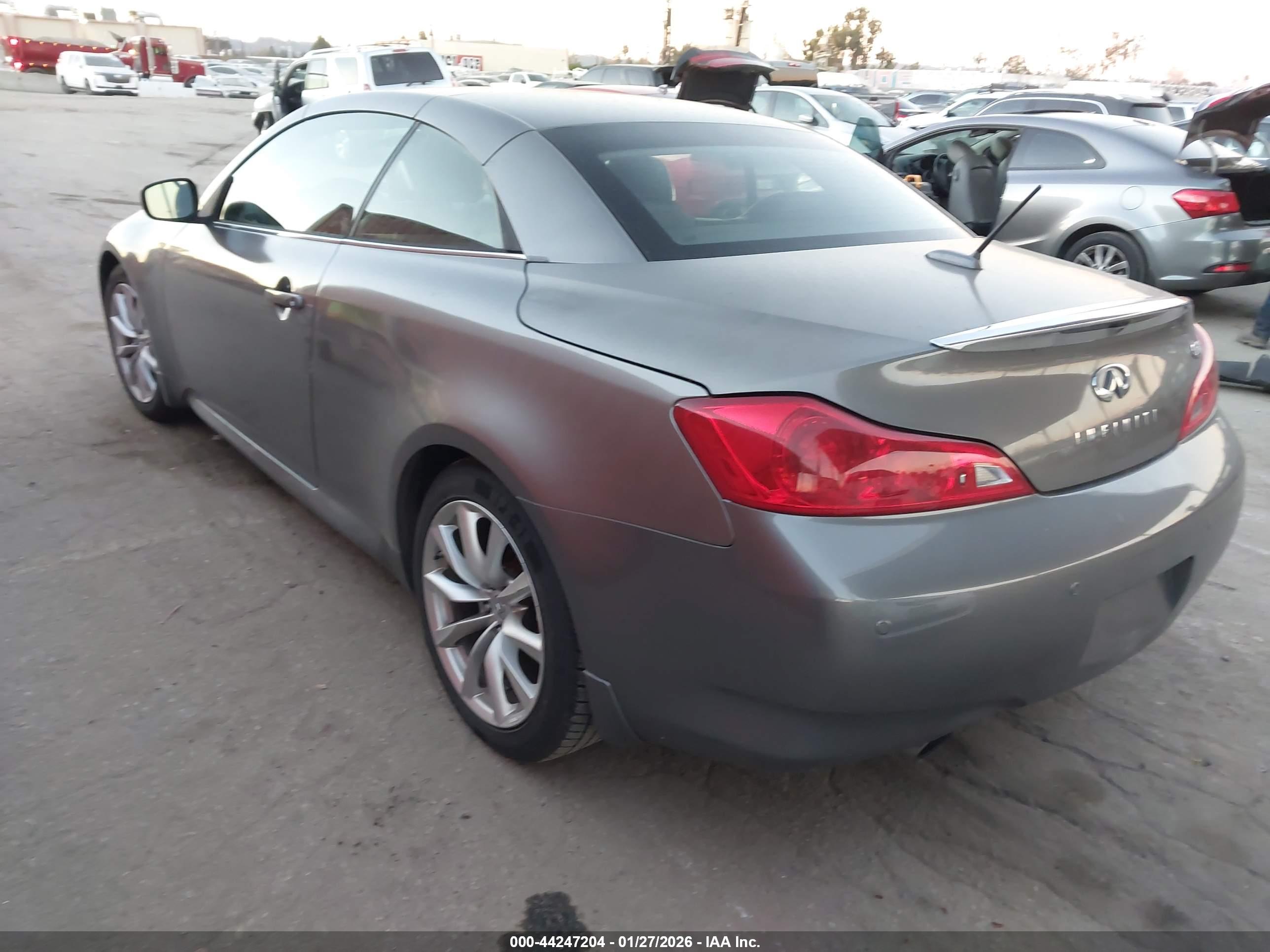 INFINITI Q60 image 3