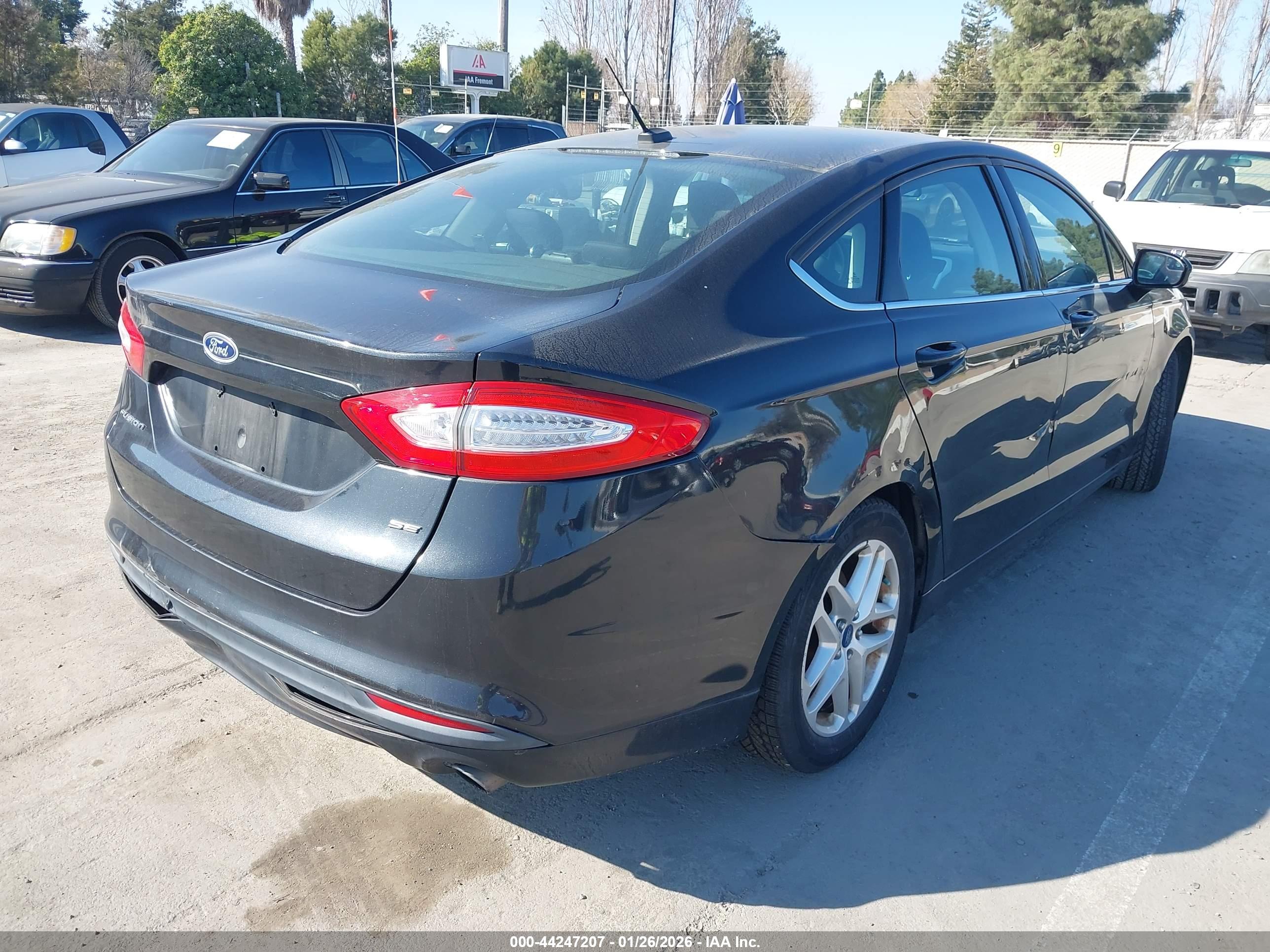 FORD FUSION image 4