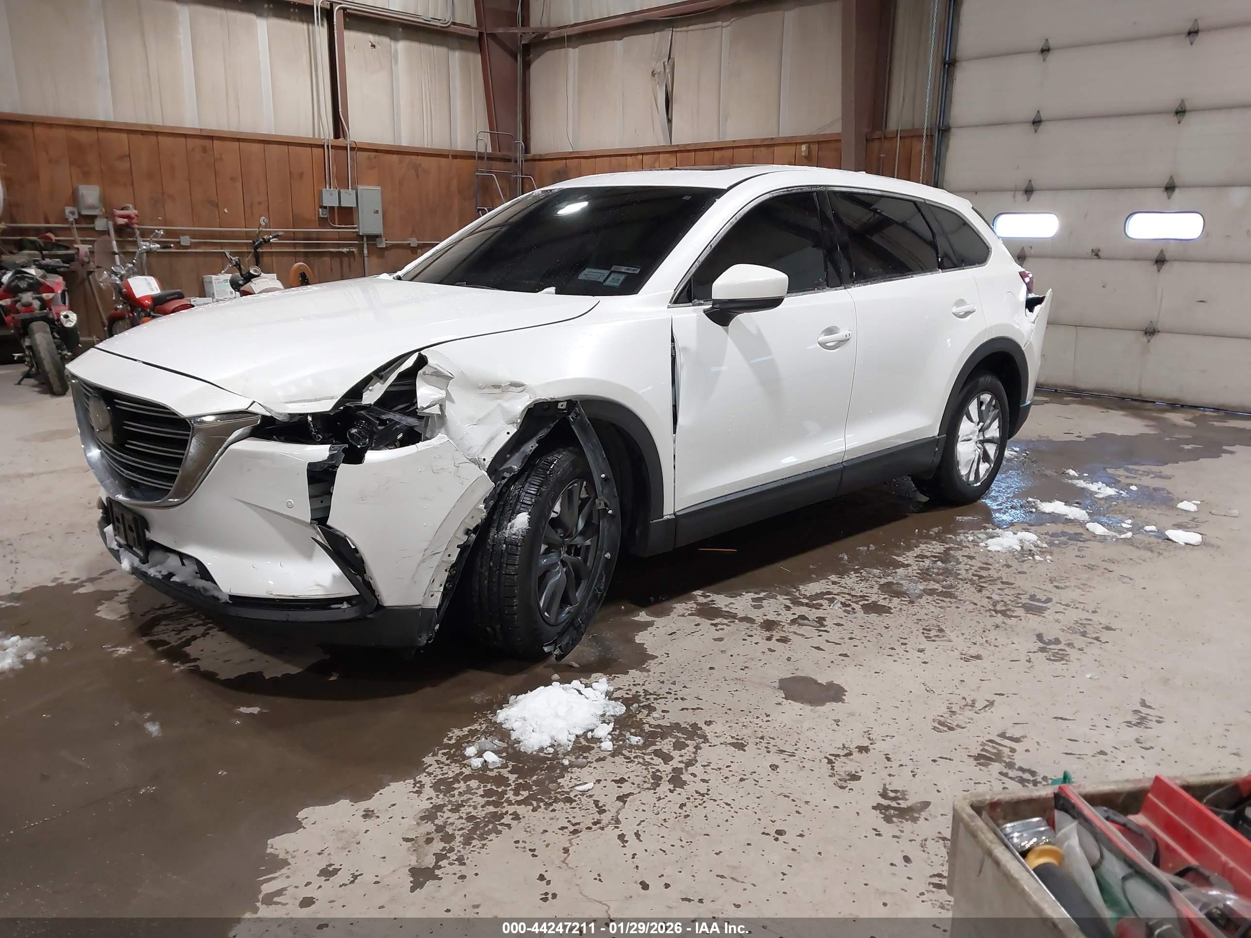 MAZDA CX-9 image 2