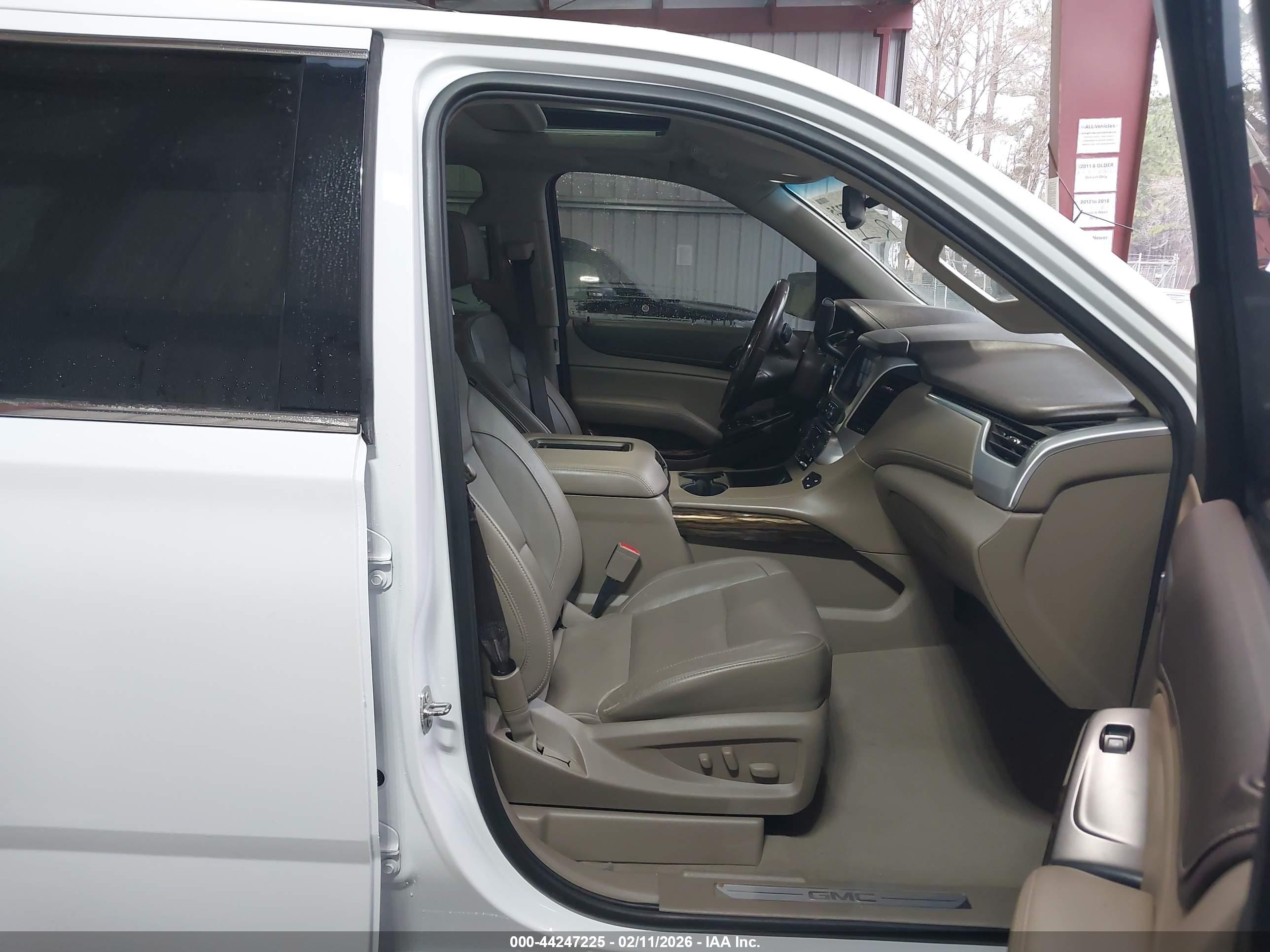 GMC YUKON image 5