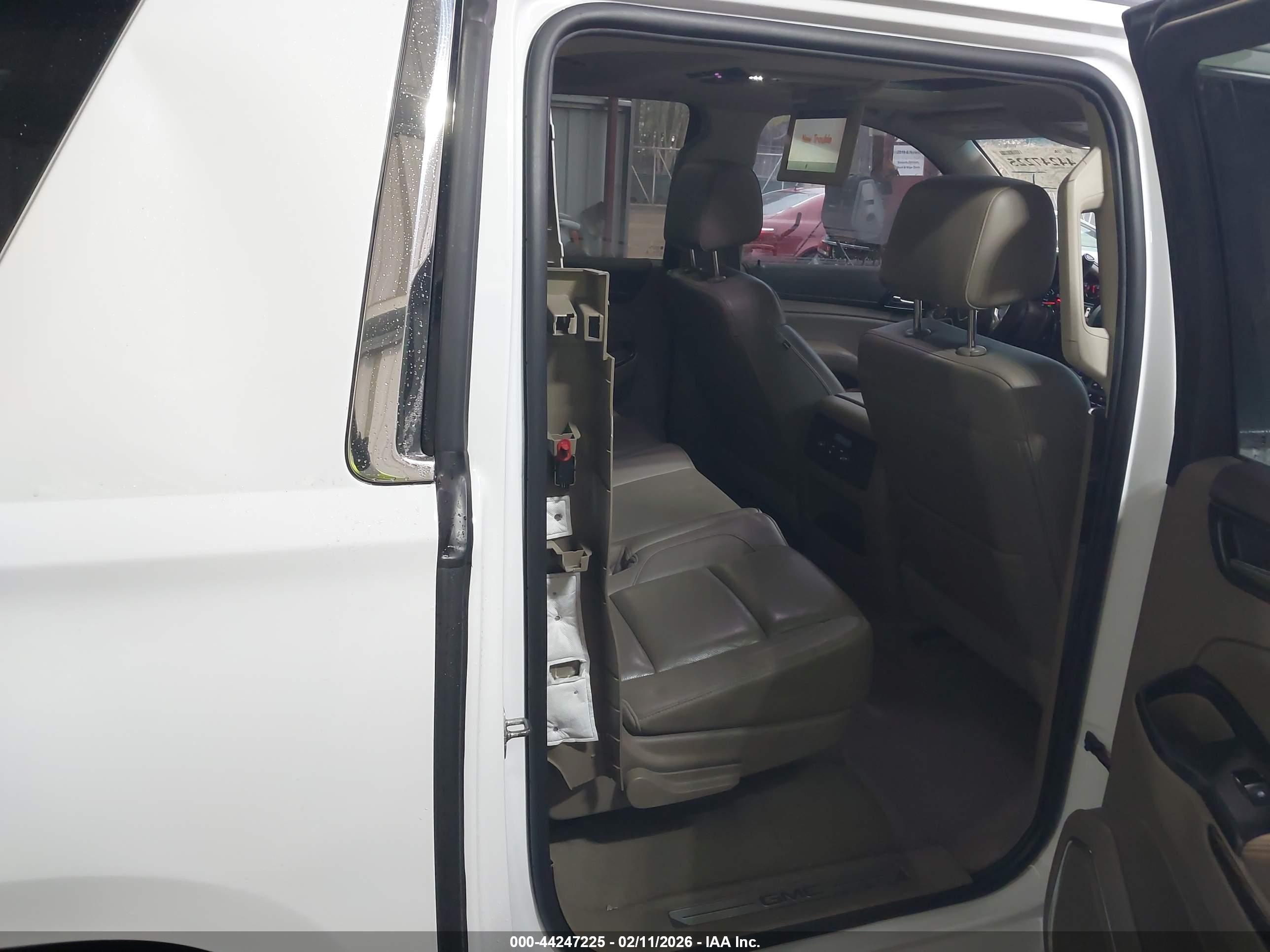 GMC YUKON image 8