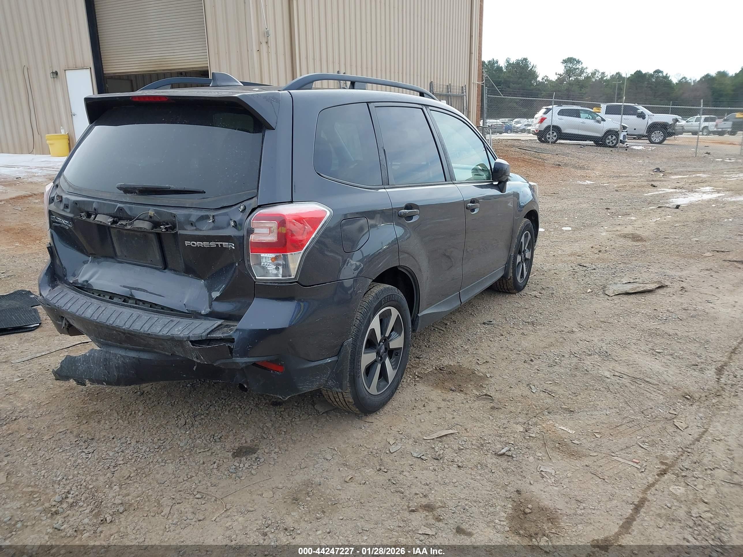 SUBARU FORESTER image 4