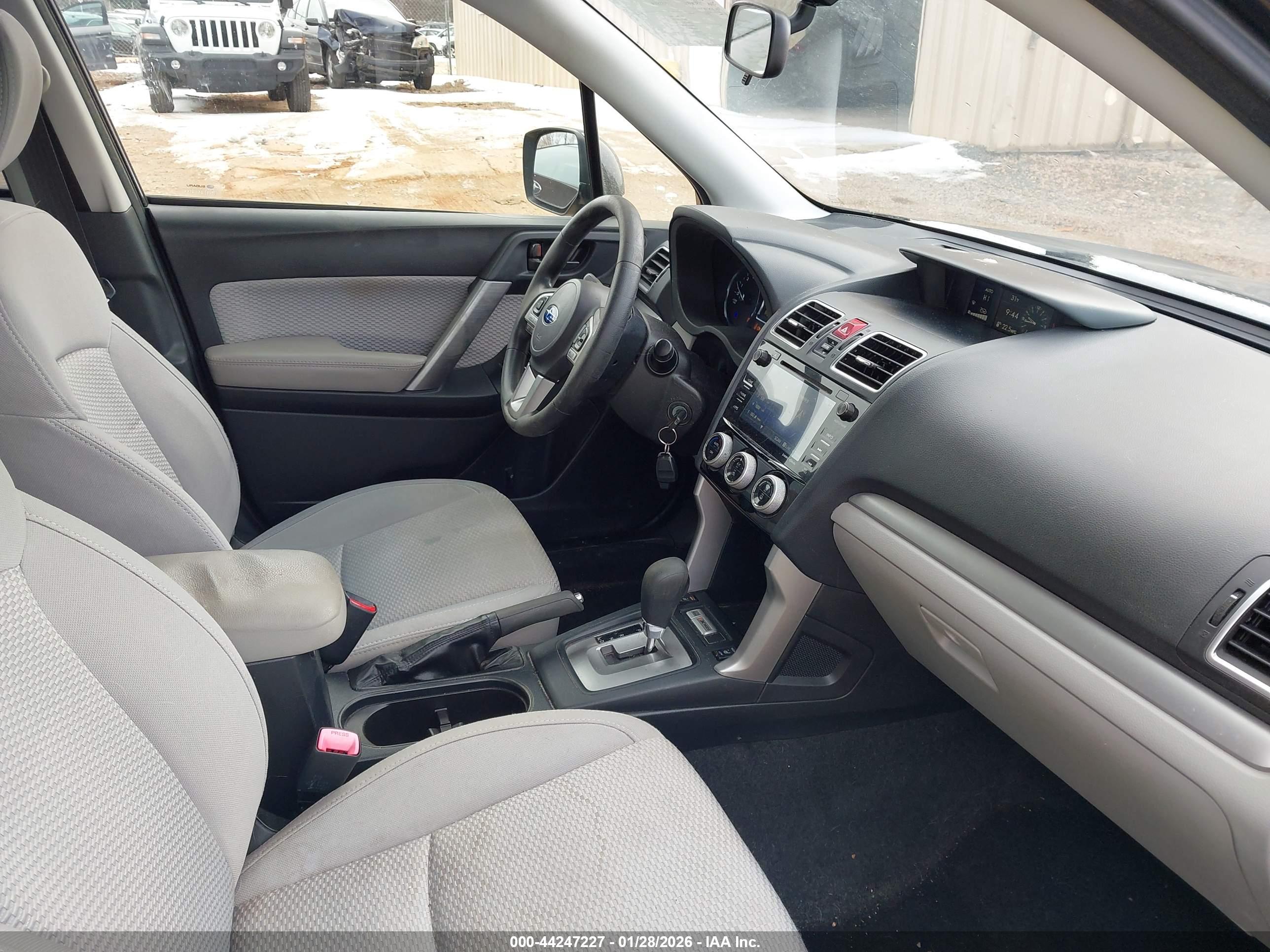 SUBARU FORESTER image 5