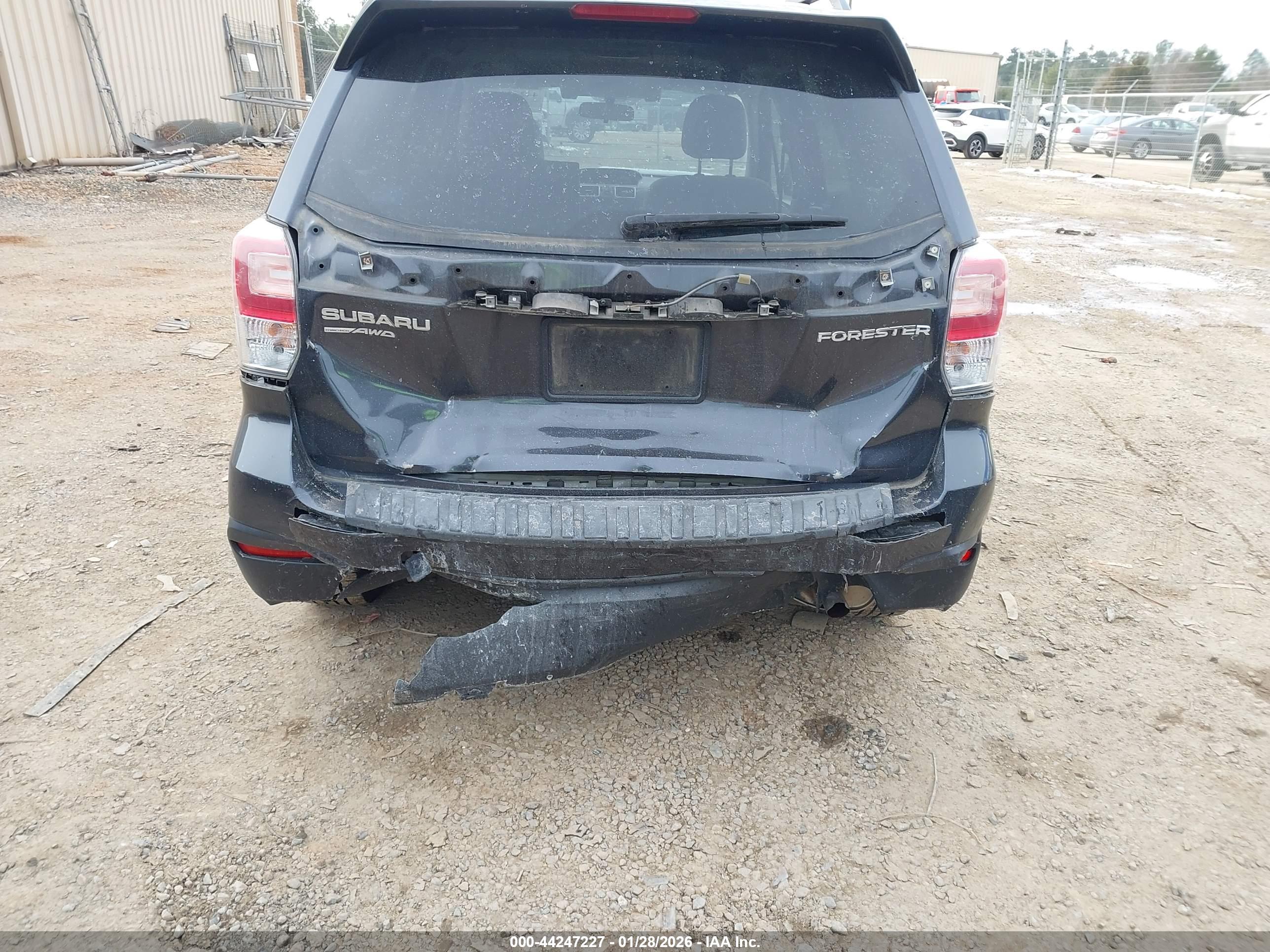 SUBARU FORESTER image 6