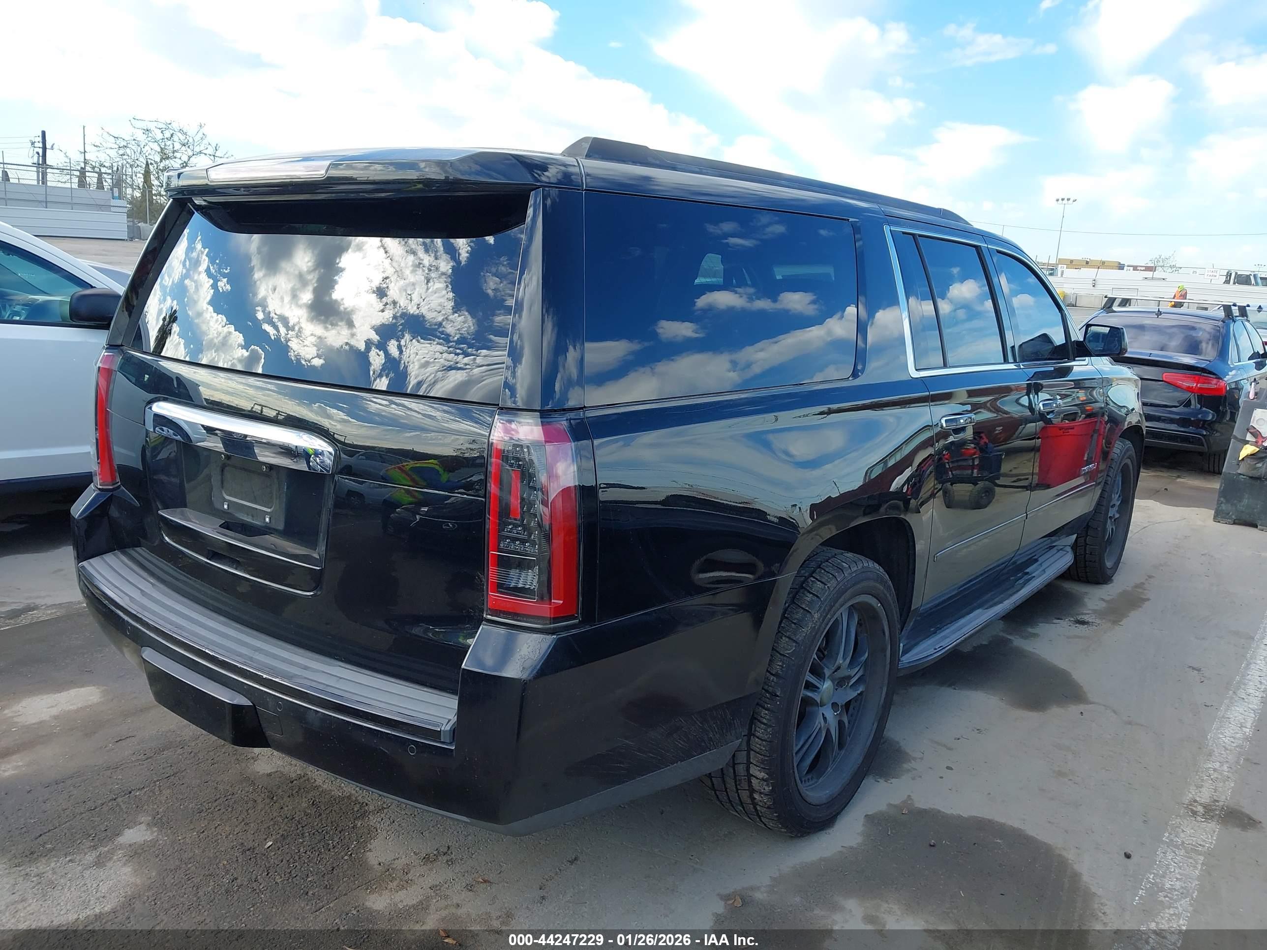 GMC YUKON image 4