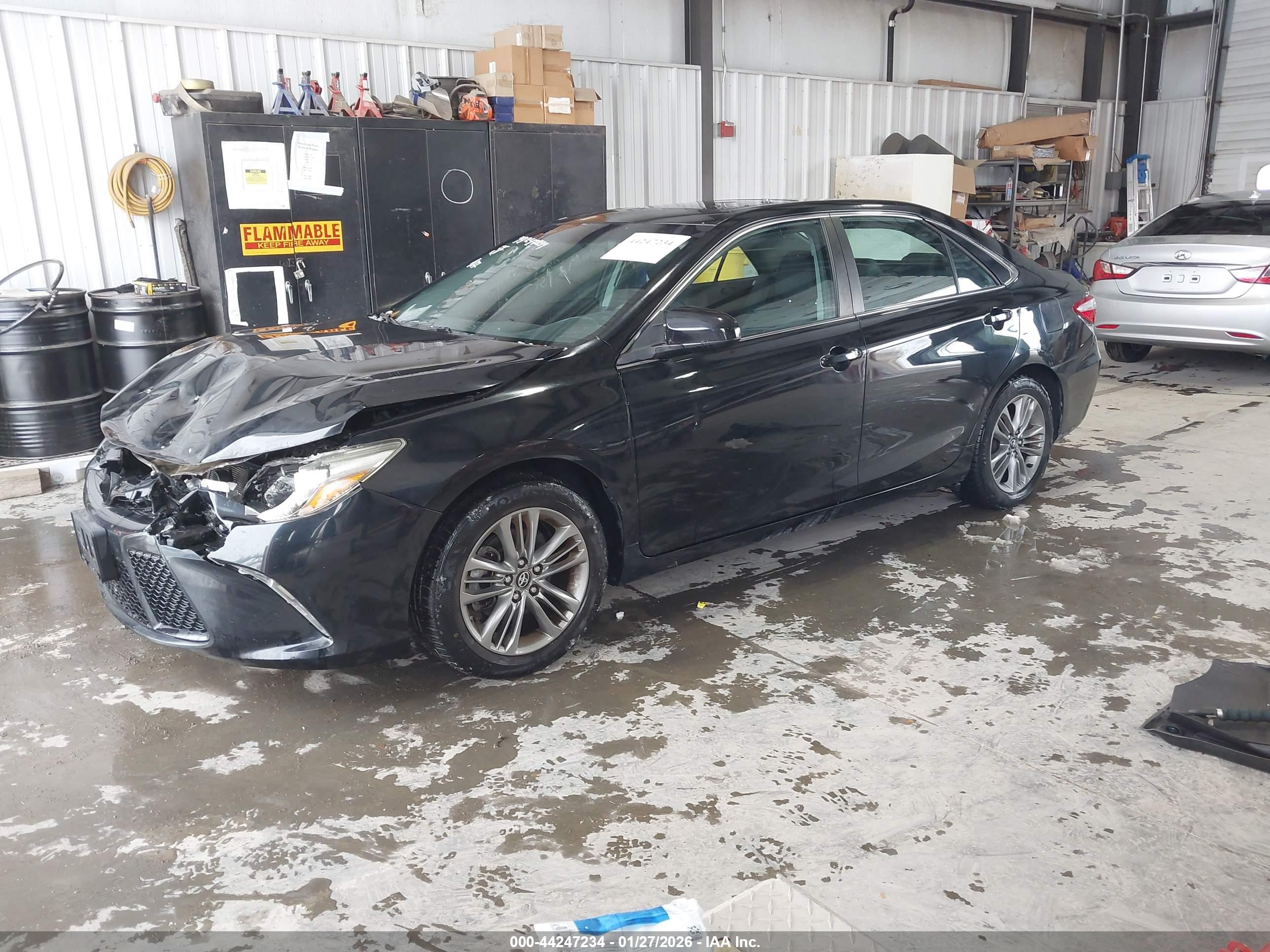 TOYOTA CAMRY image 2