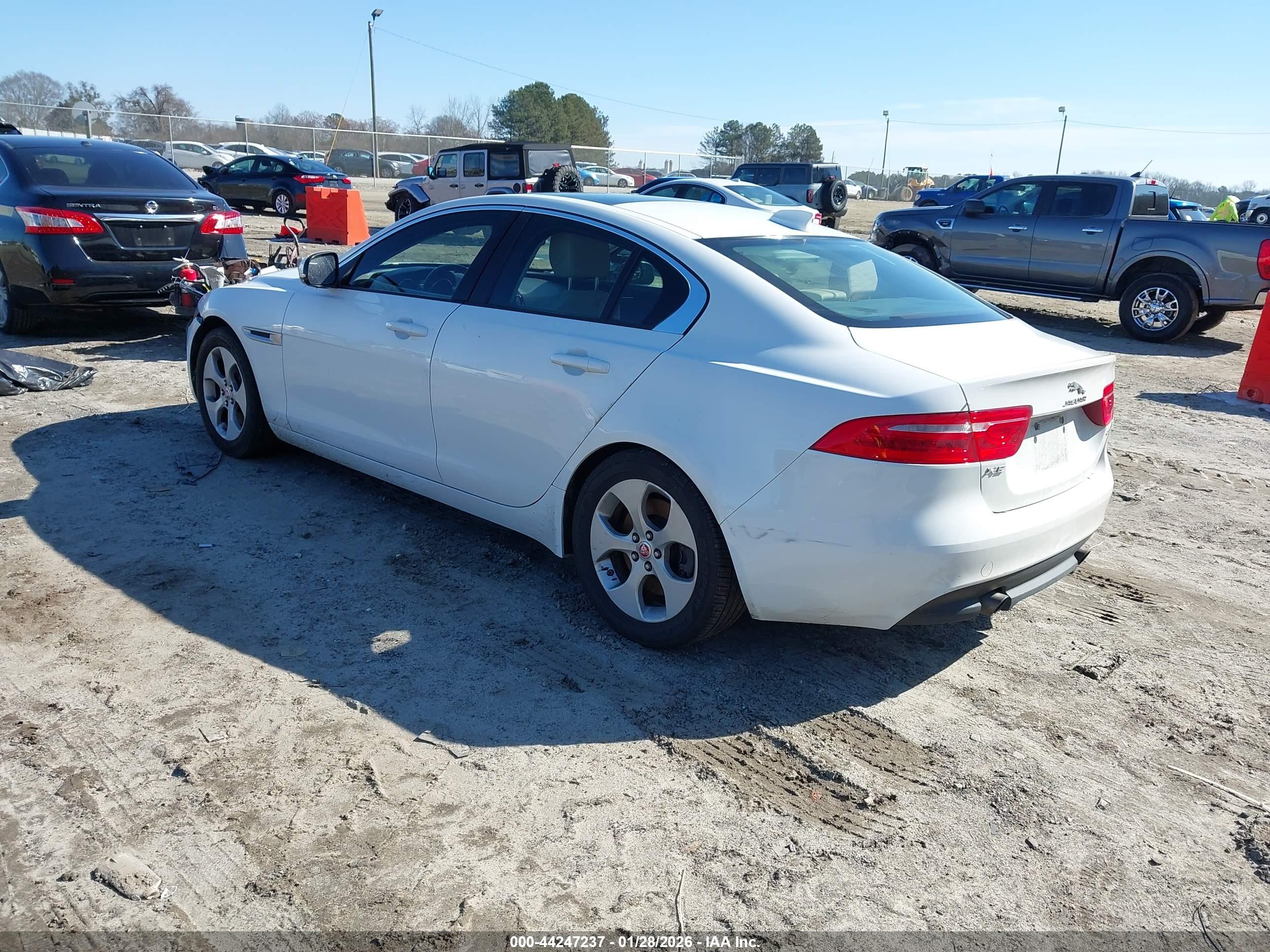 JAGUAR XE image 3