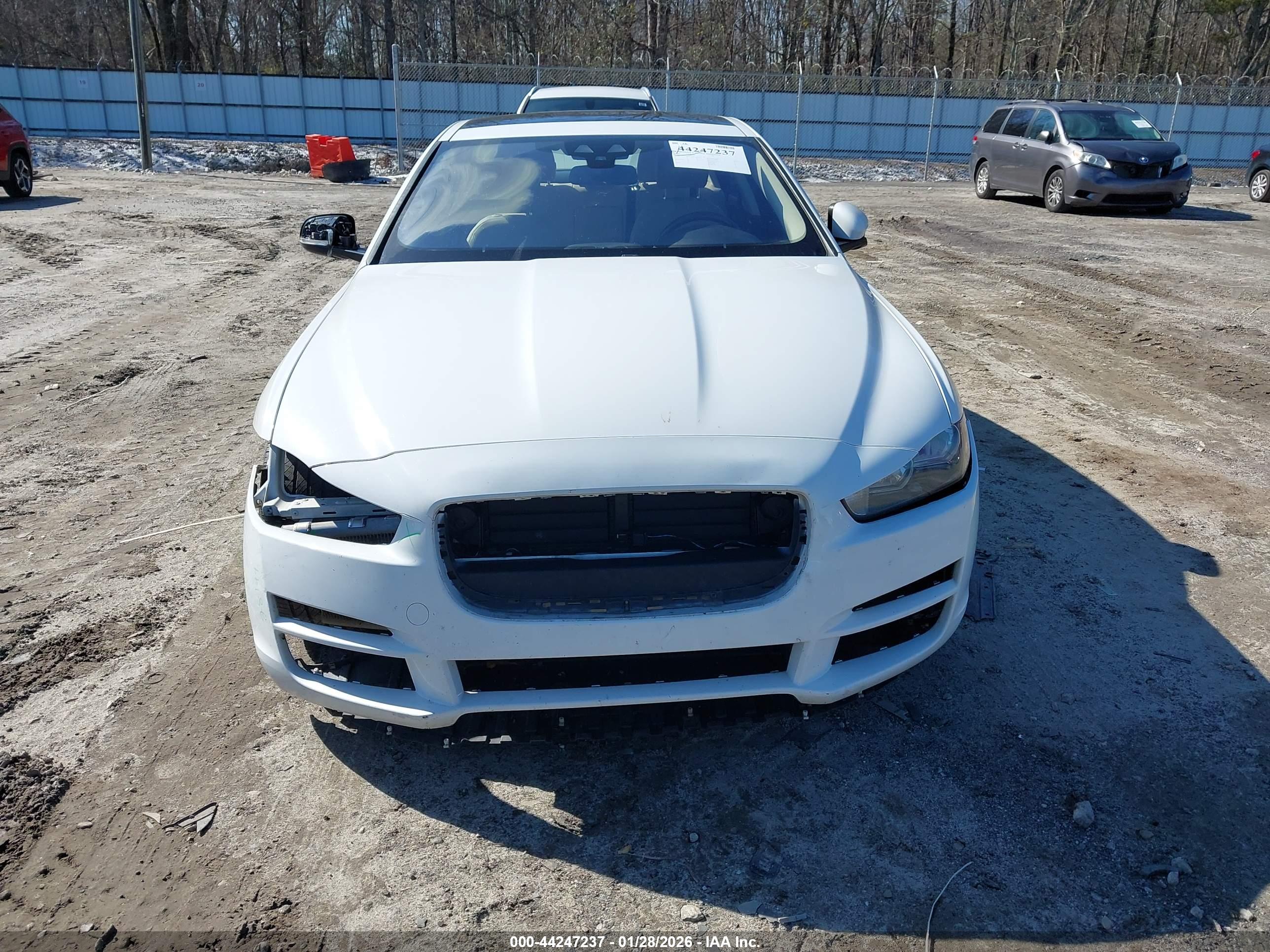 JAGUAR XE image 6