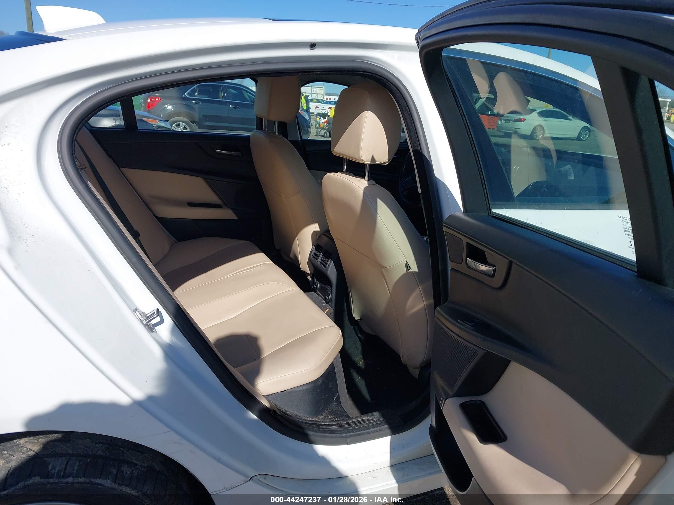 JAGUAR XE image 8